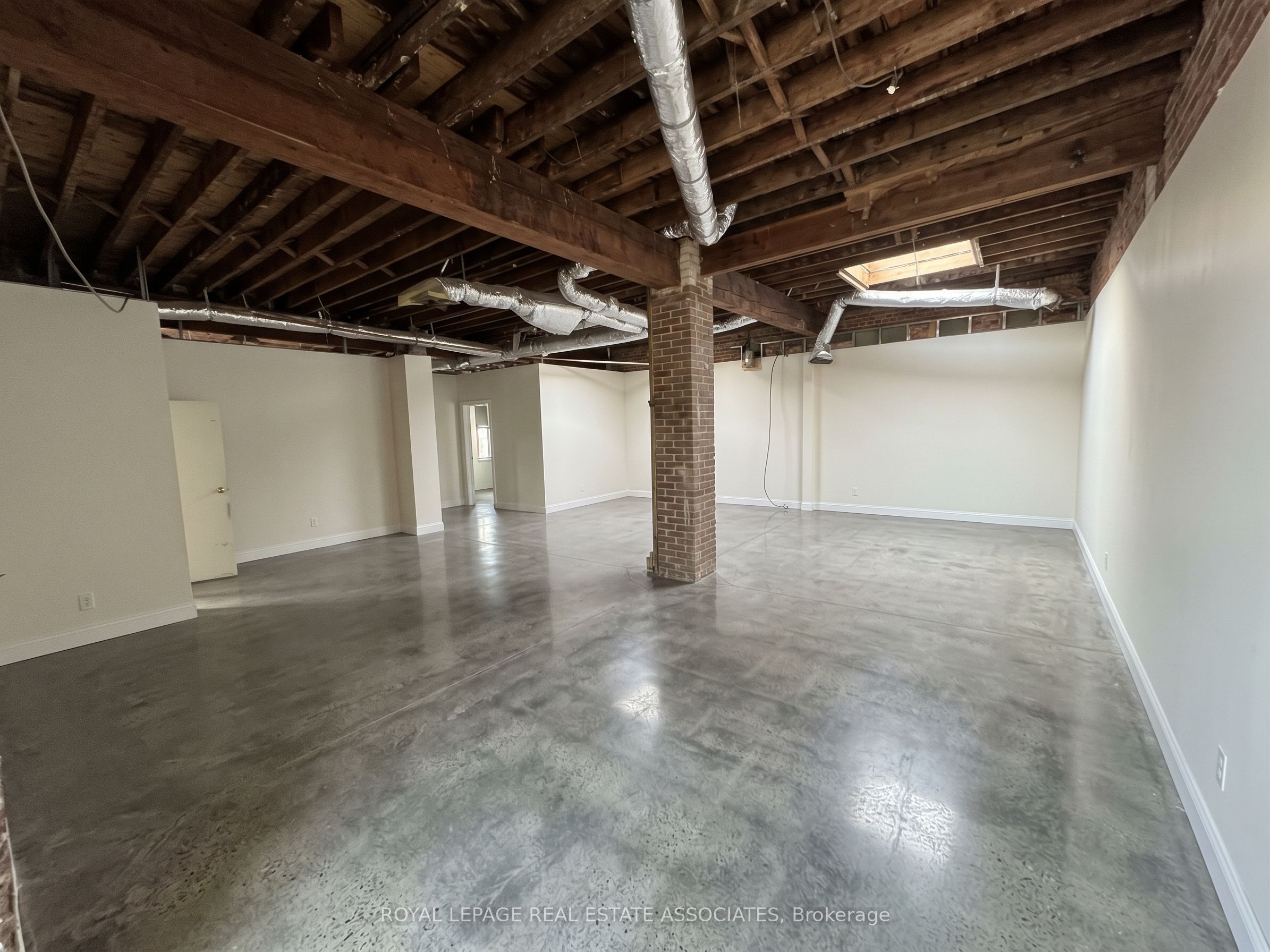 1597 Queen Street E Upper Level Property Photo 13