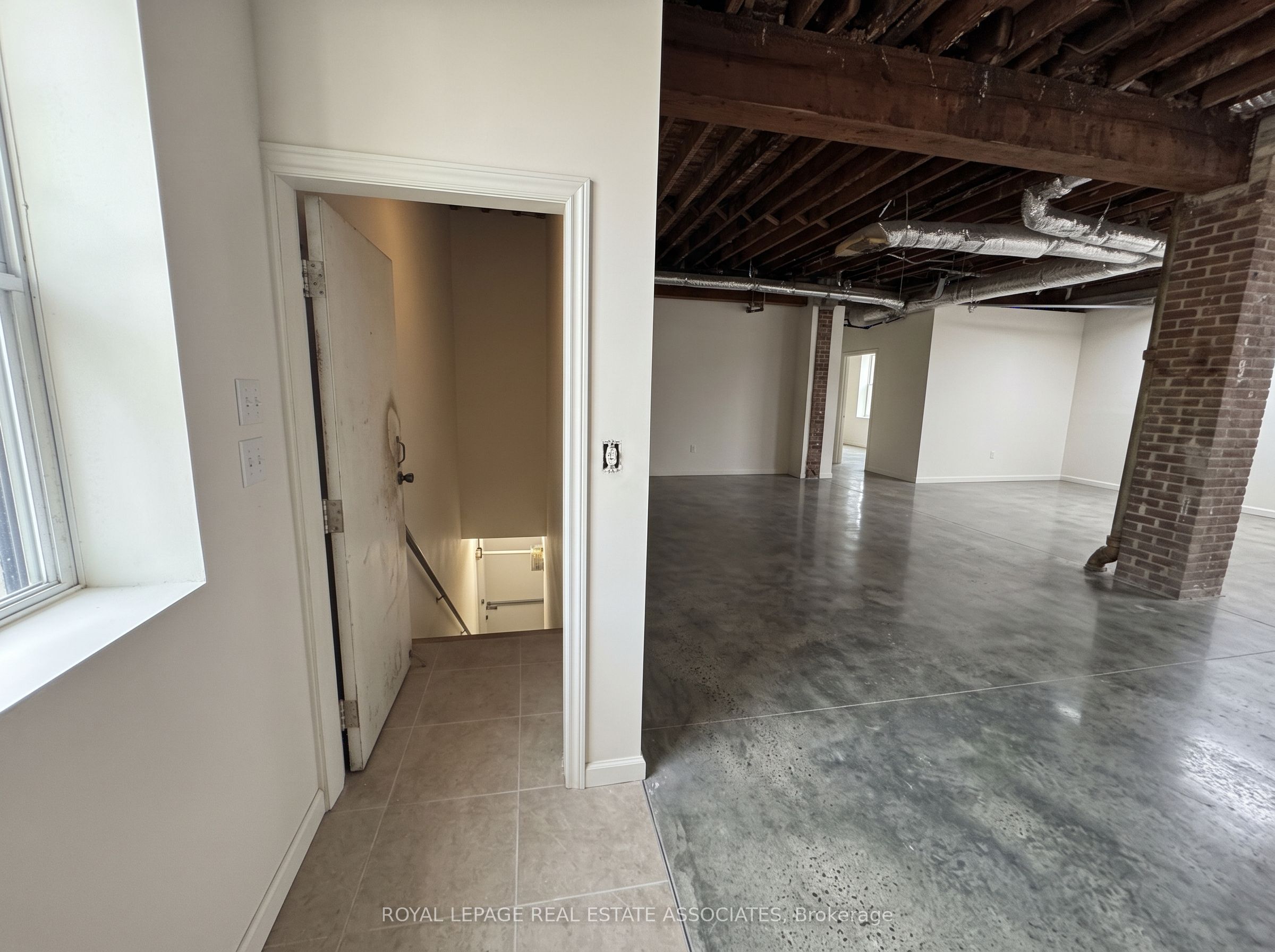1597 Queen Street E Upper Level Property Photo 14