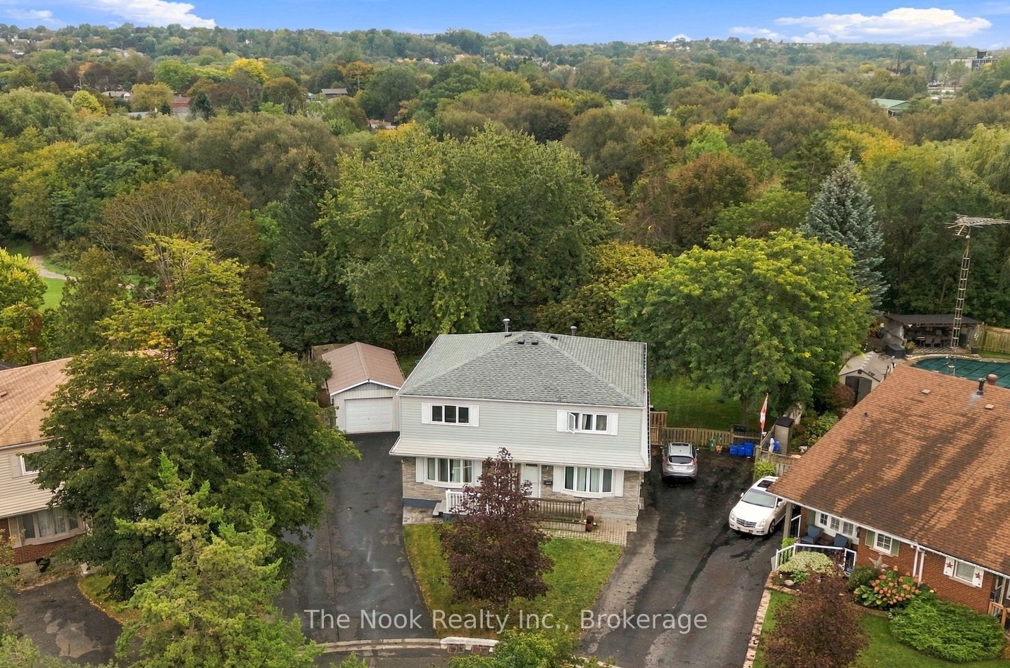 456 Harcourt Drive Property Photo 1