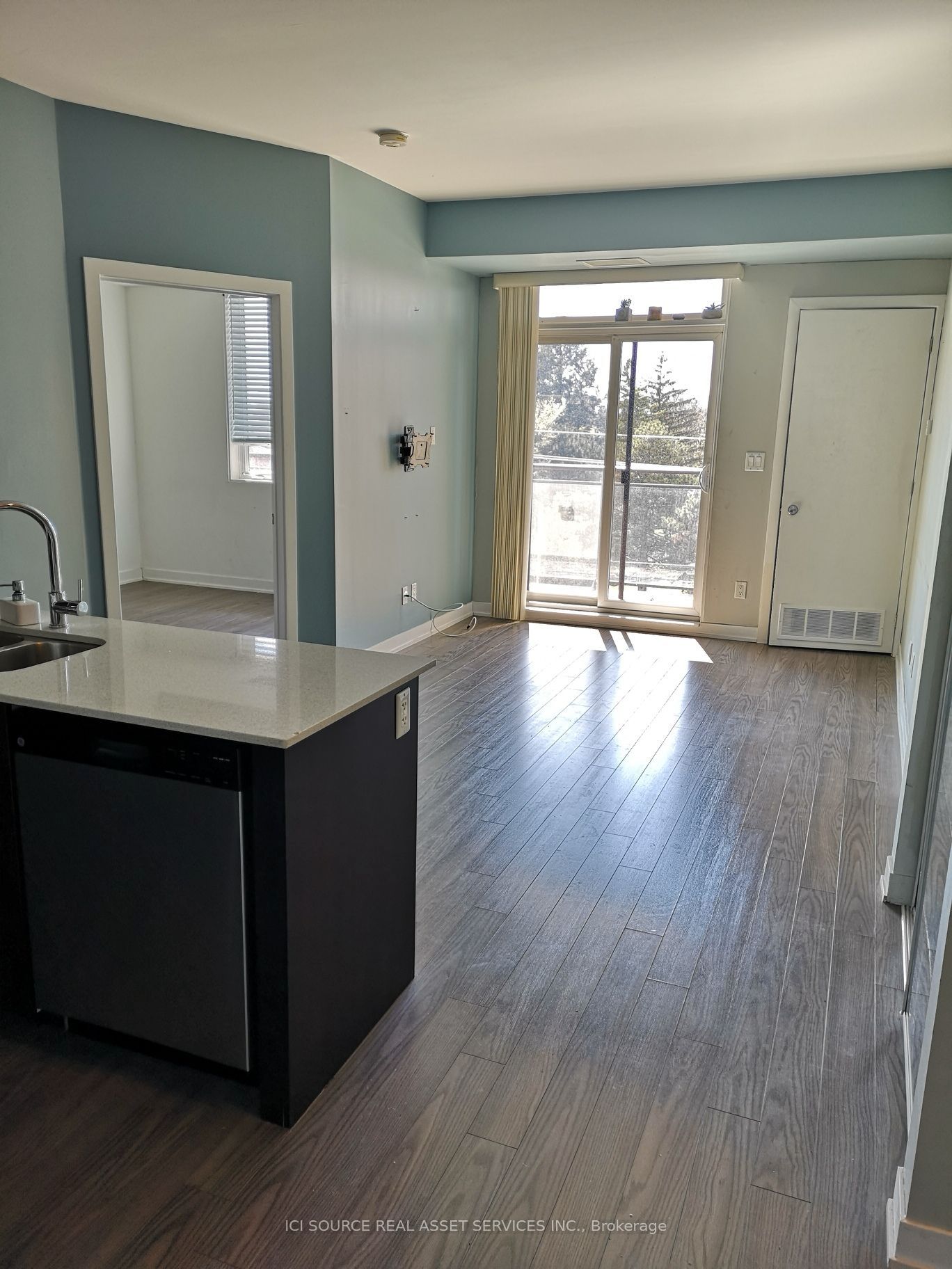 3560 St. Clair Avenue E 423 Property Photo 1