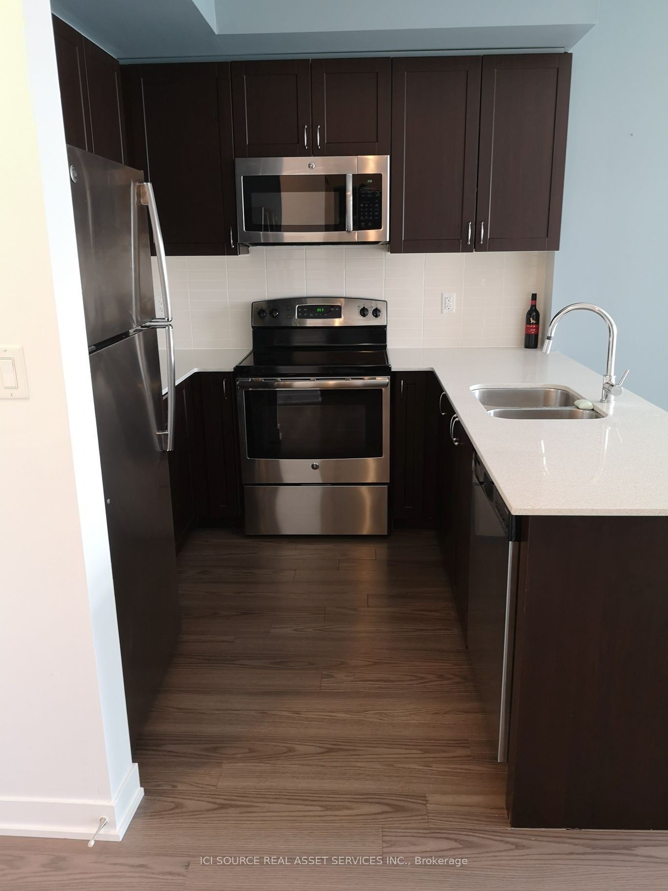3560 St. Clair Avenue E 423 Property Photo 5