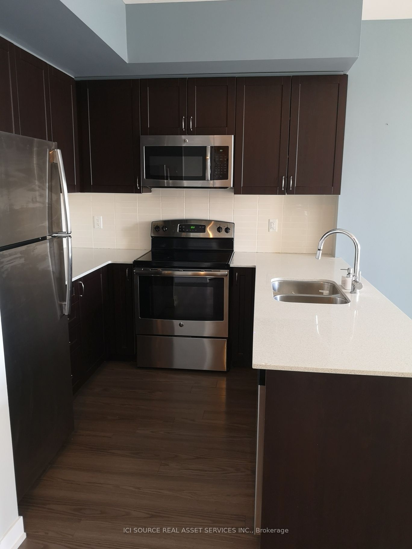 3560 St. Clair Avenue E 423 Property Photo 6