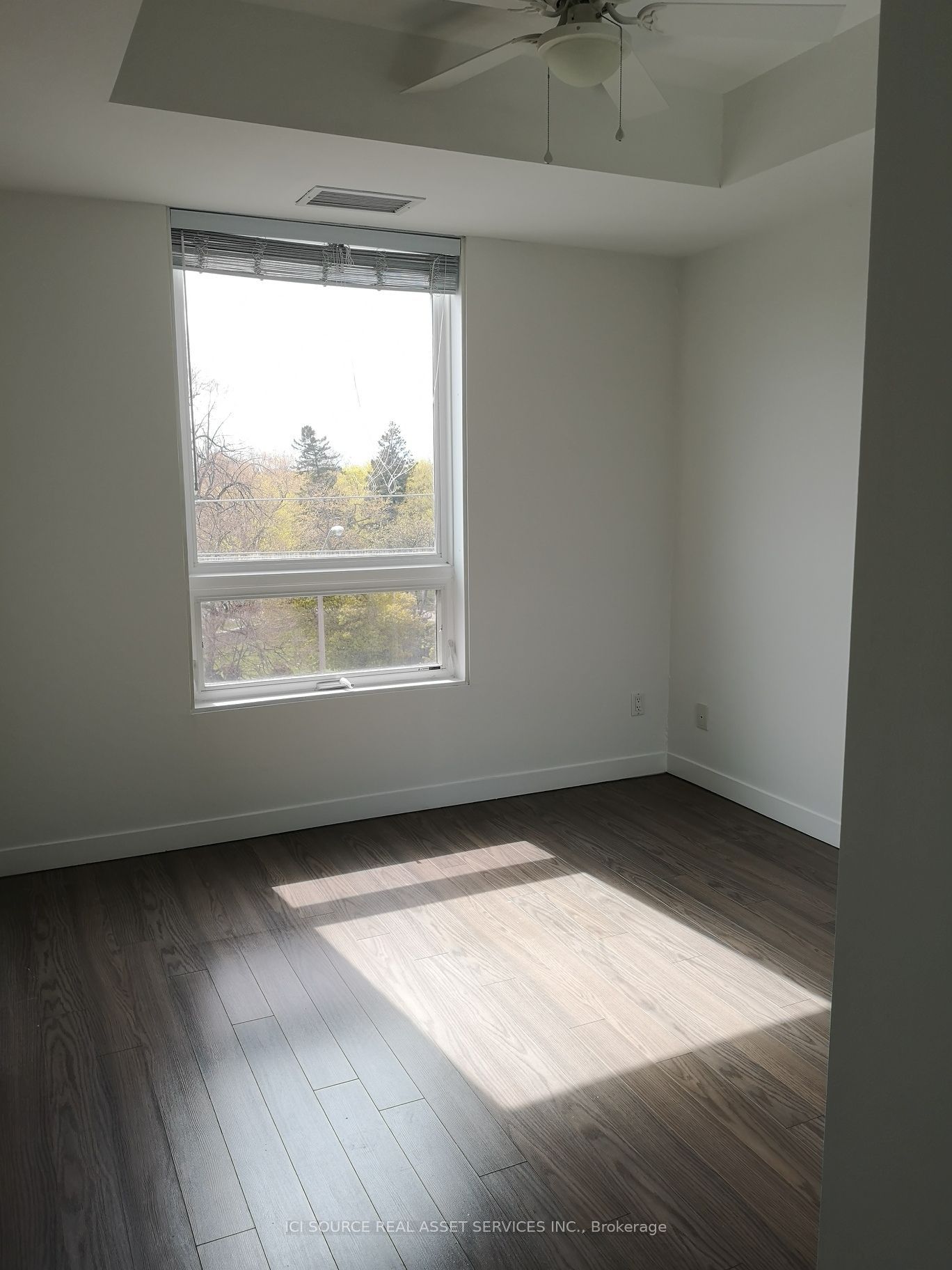 3560 St. Clair Avenue E 423 Property Photo 8