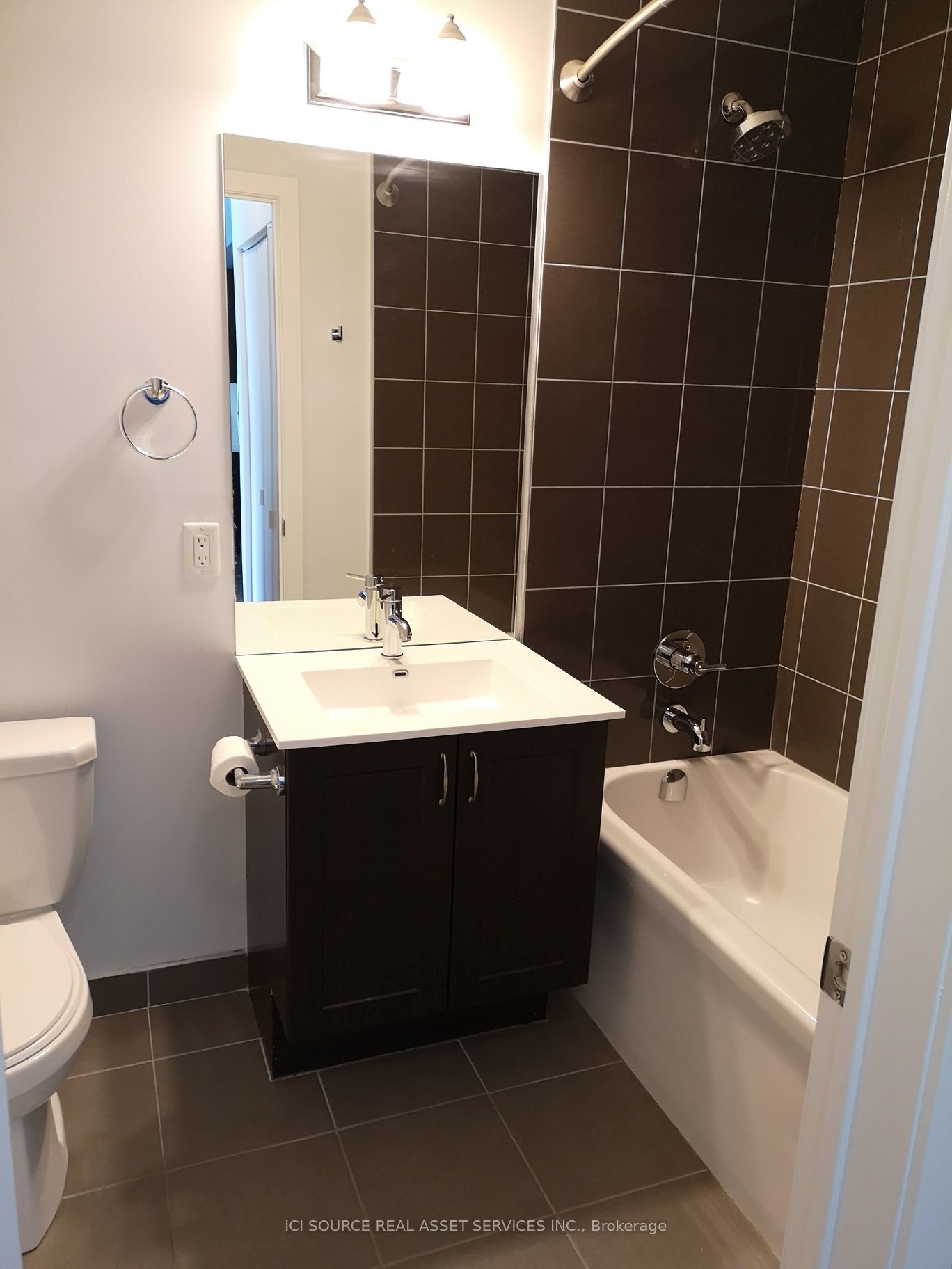 3560 St. Clair Avenue E 423 Property Photo 9