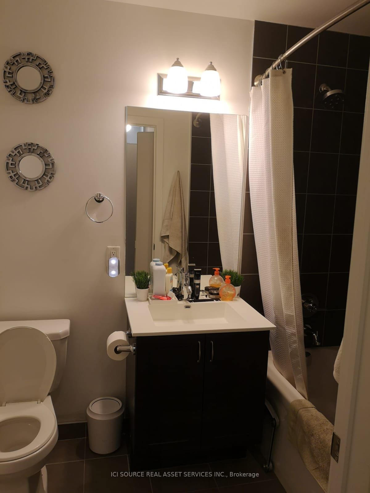 3560 St. Clair Avenue E 423 Property Photo 16