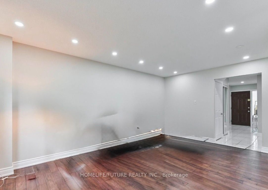 40 Dundalk Drive 44 Property Photo 5