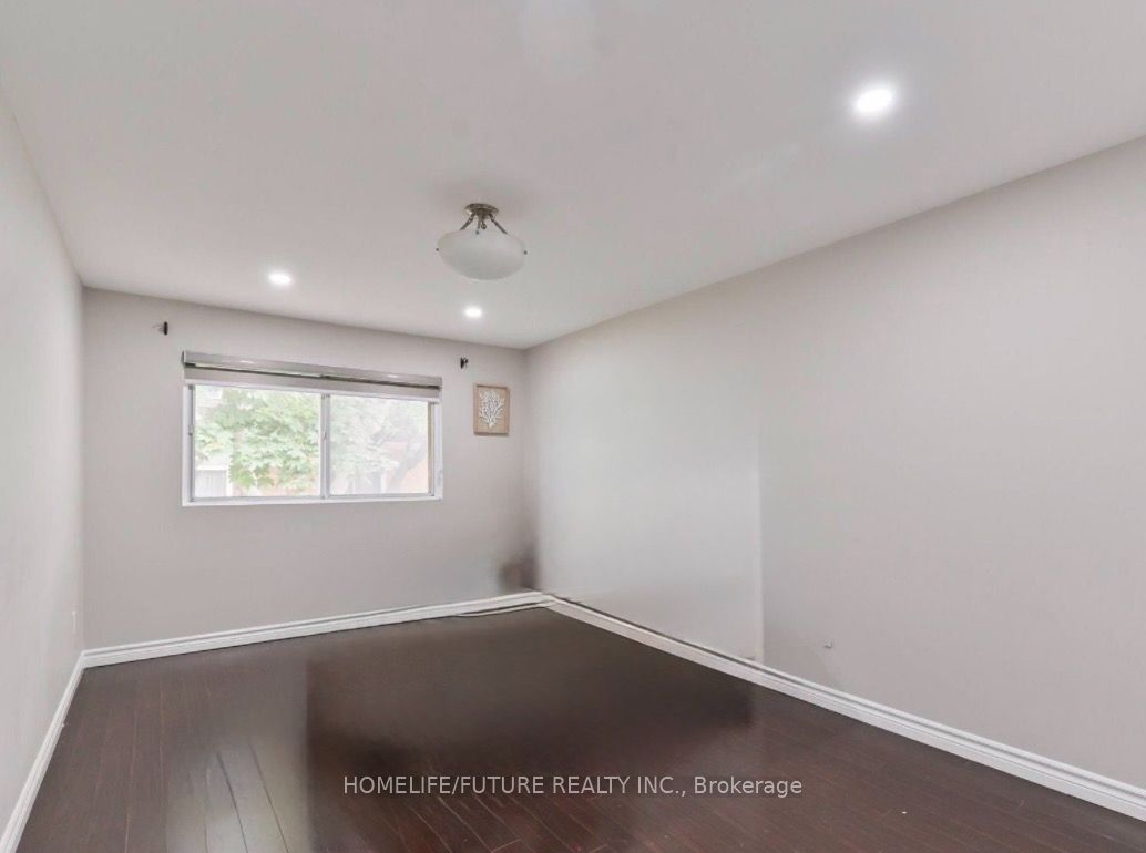 40 Dundalk Drive 44 Property Photo 8