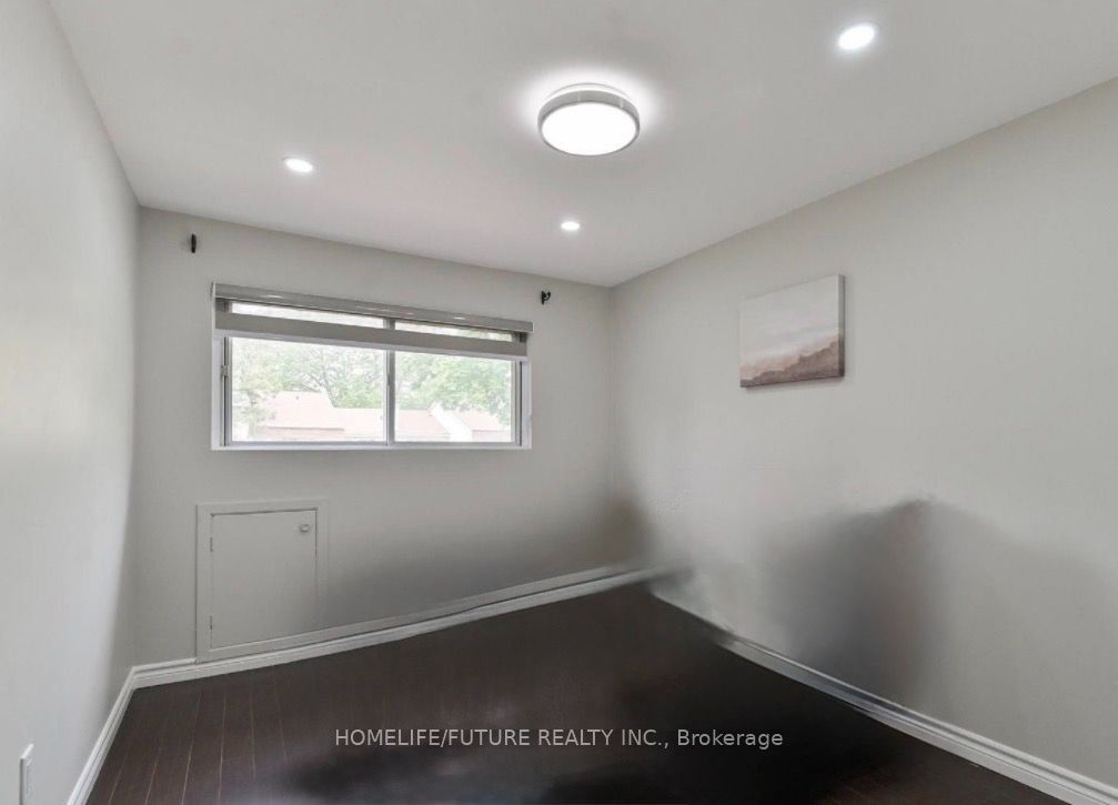 40 Dundalk Drive 44 Property Photo 9