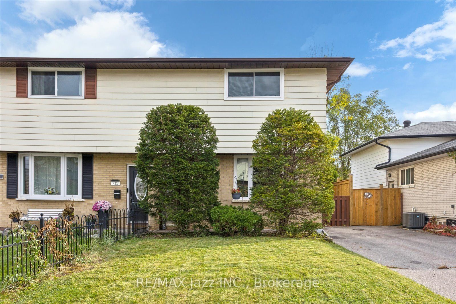 419 Maplewood Drive Property Photo 1