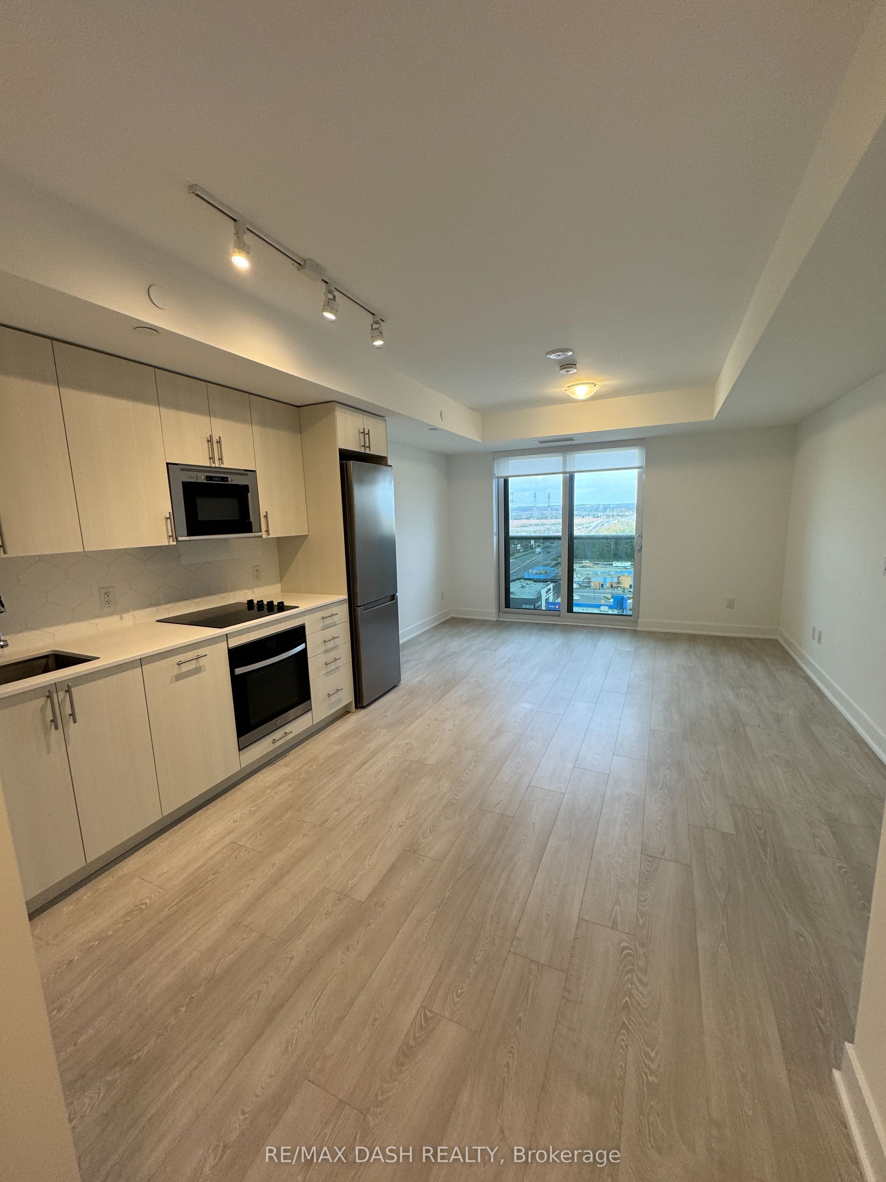 2545 Simcoe Street N 1530 Property Photo 6