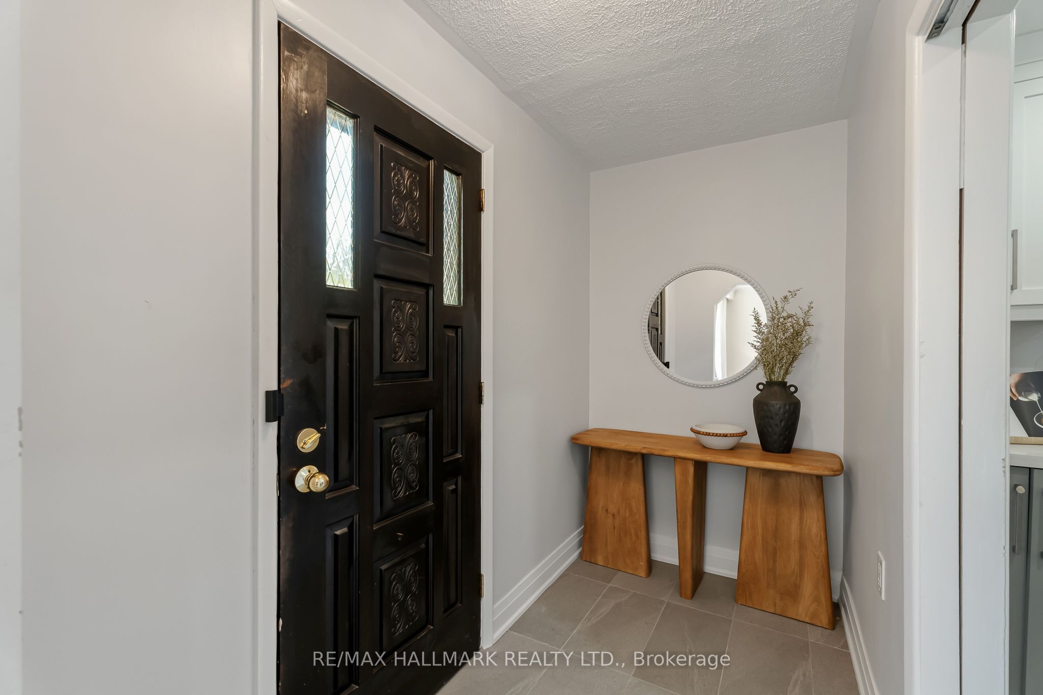 3 Armada Court Property Photo 3