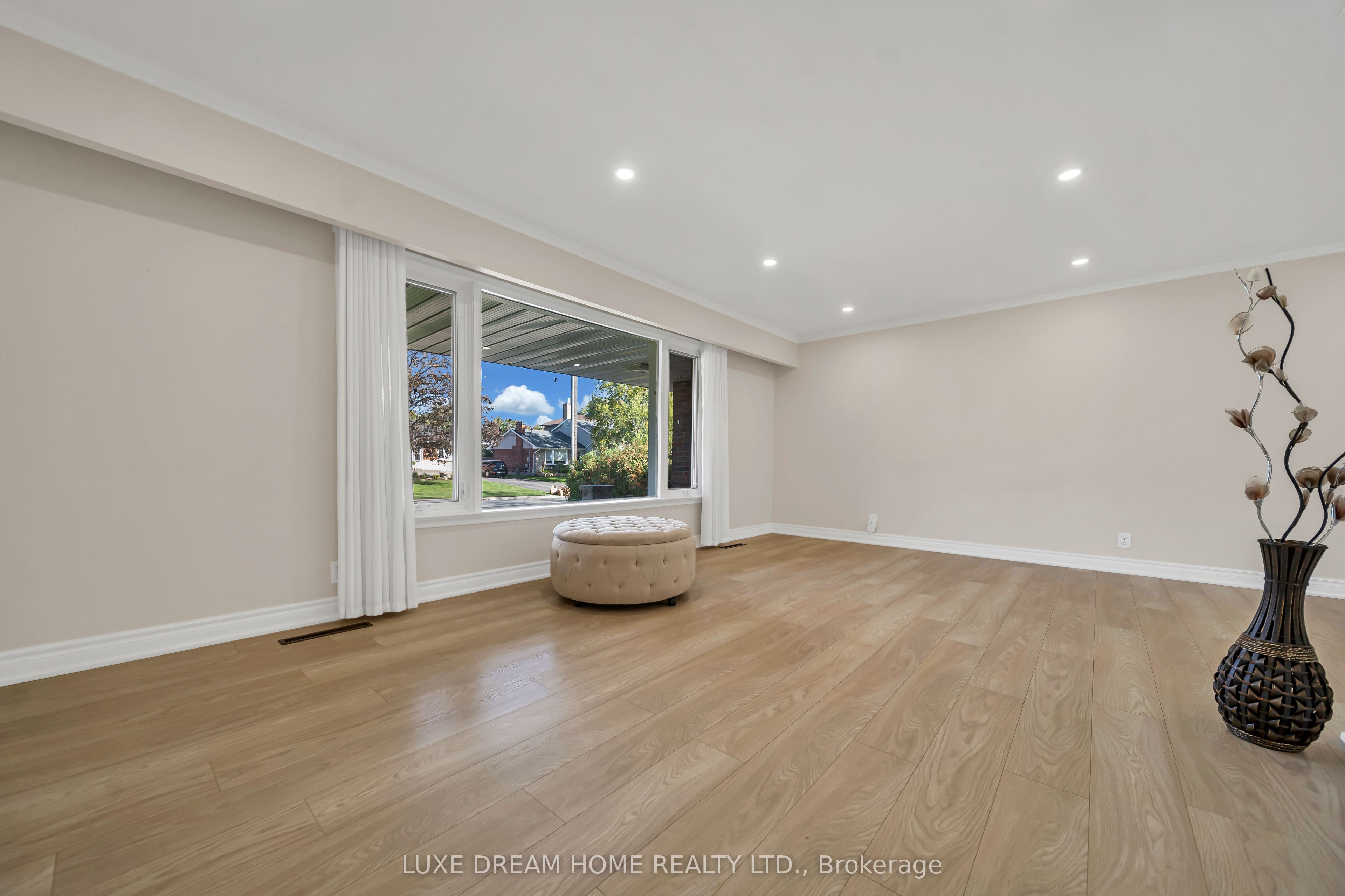 834 Law Street Property Photo 7