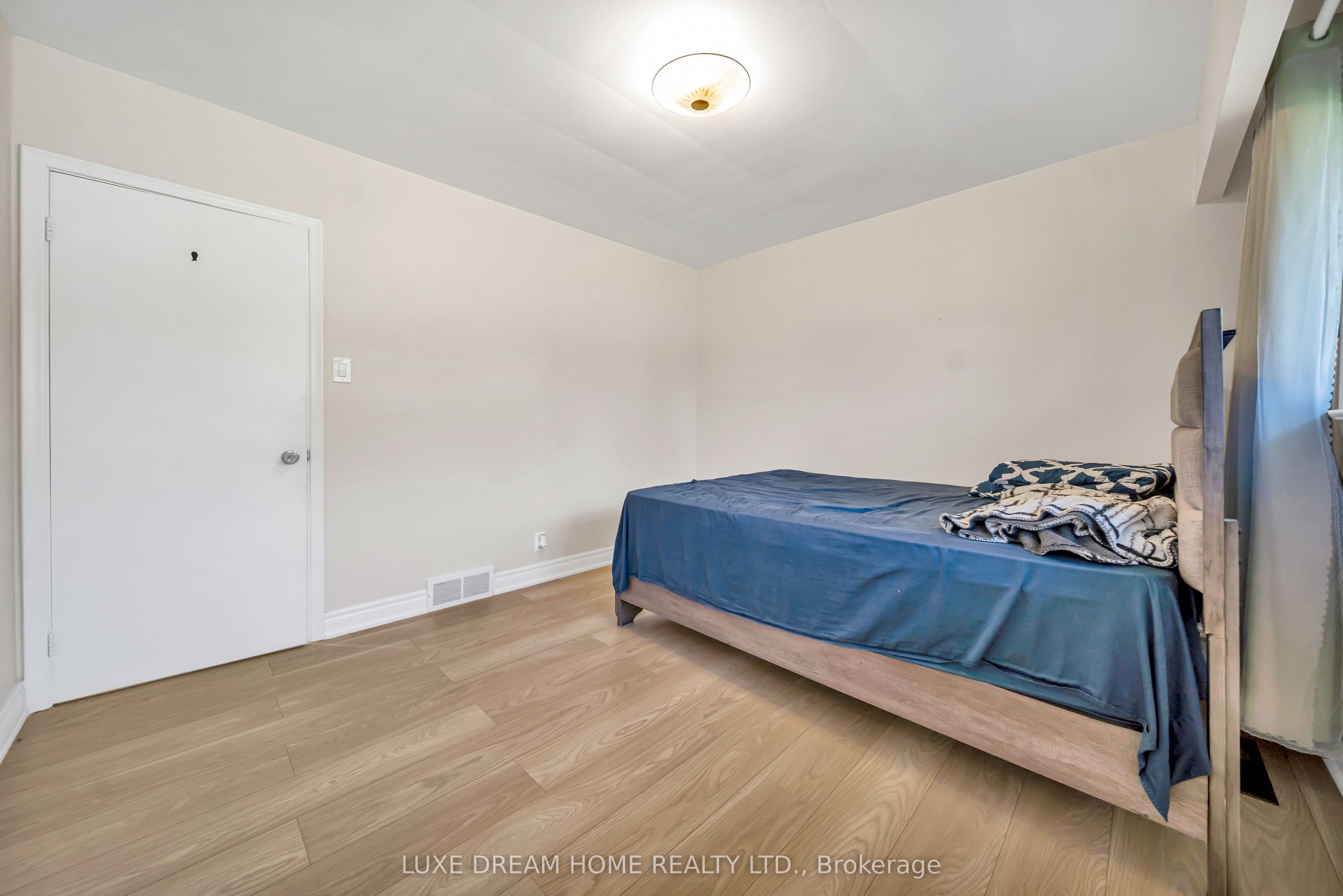 834 Law Street Property Photo 20