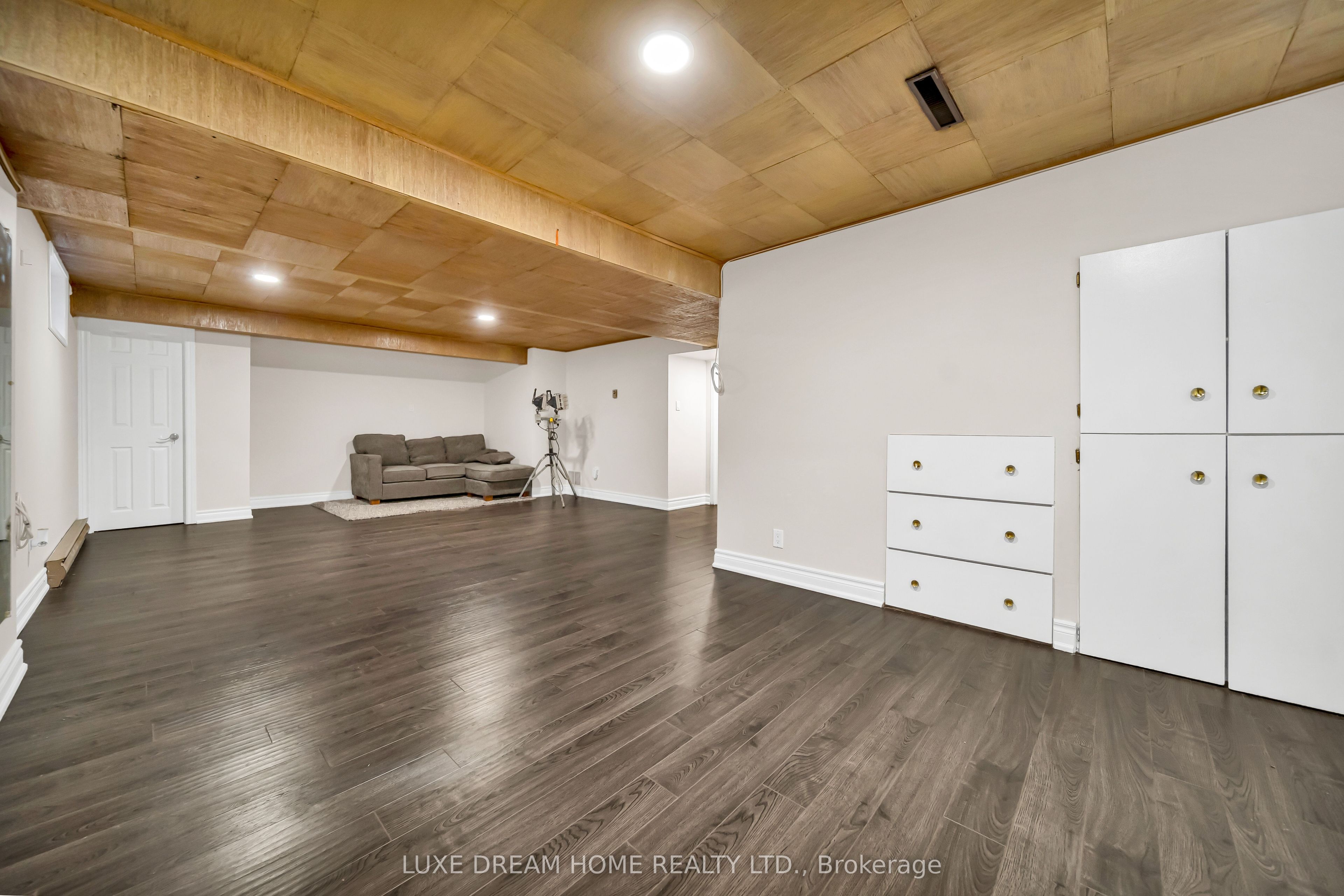 834 Law Street Property Photo 29