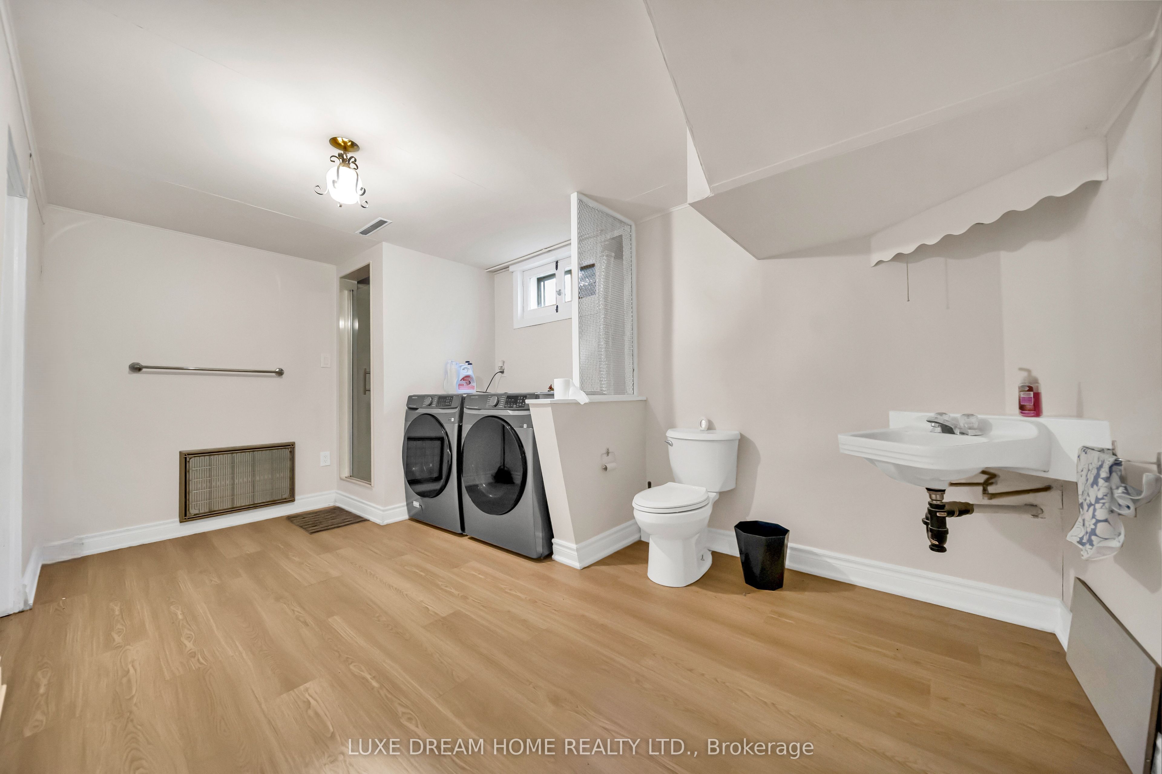 834 Law Street Property Photo 31