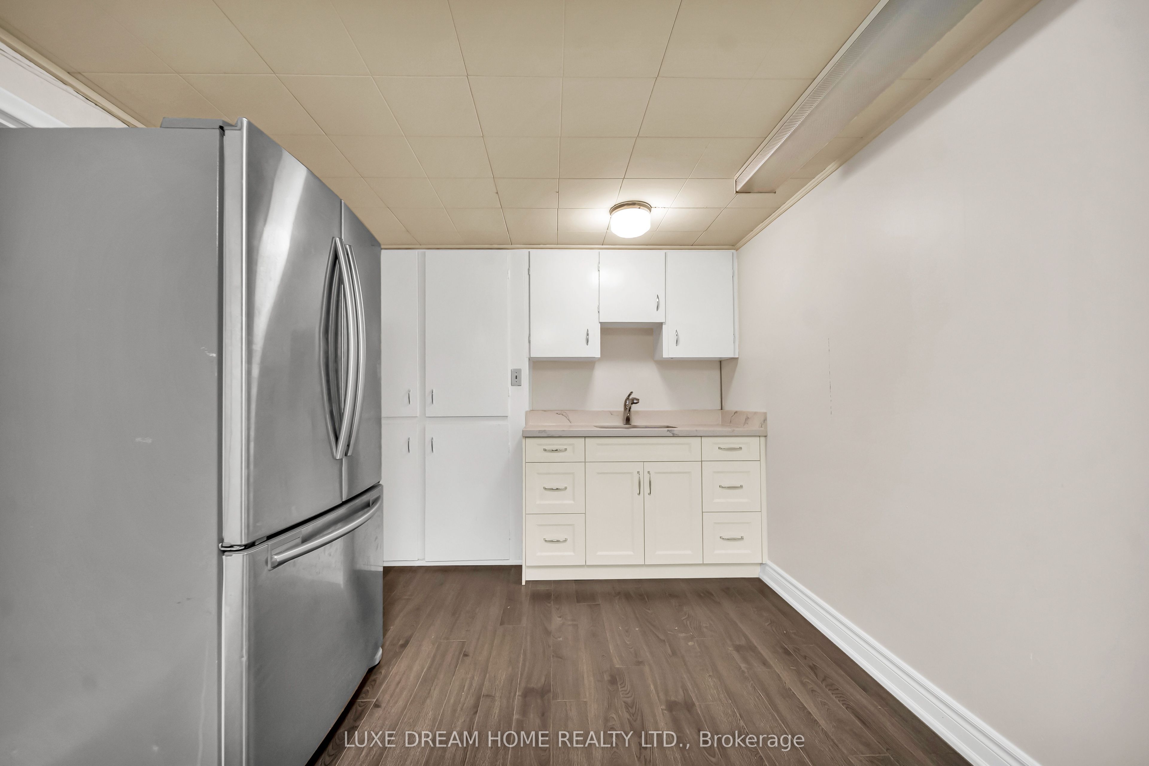 834 Law Street Property Photo 32