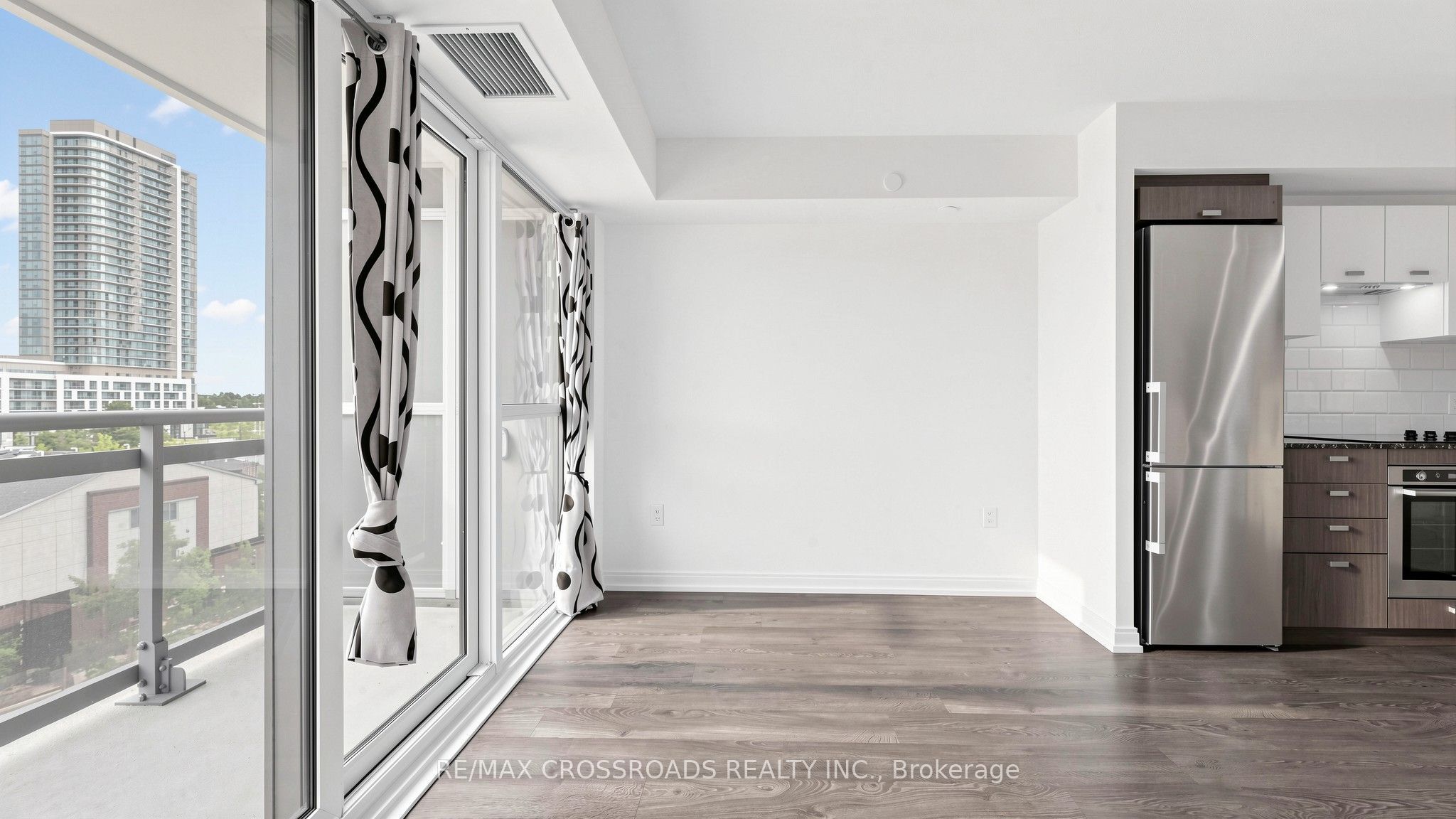 275 Village Green Square 525 Property Photo 11