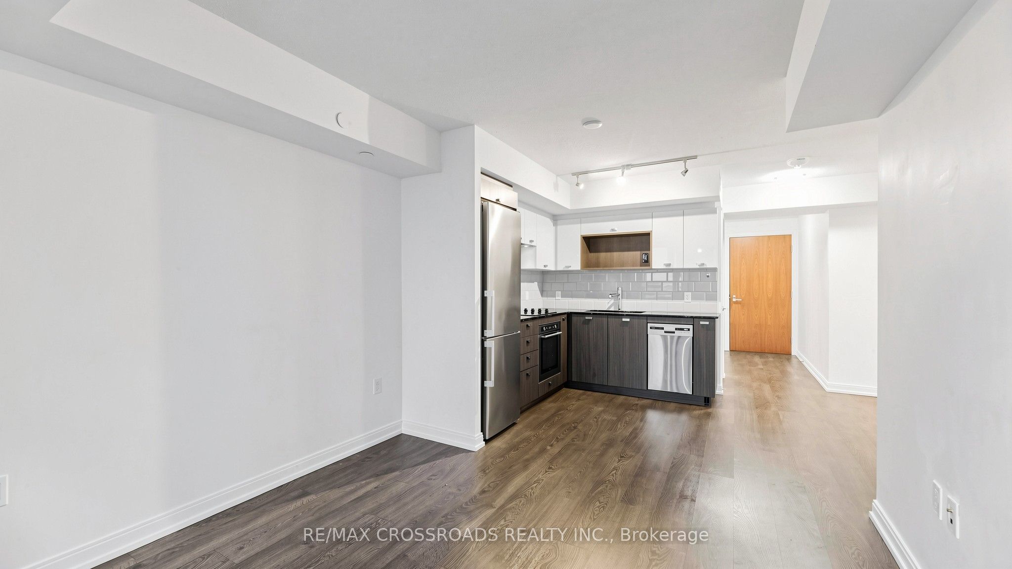 275 Village Green Square 525 Property Photo 12
