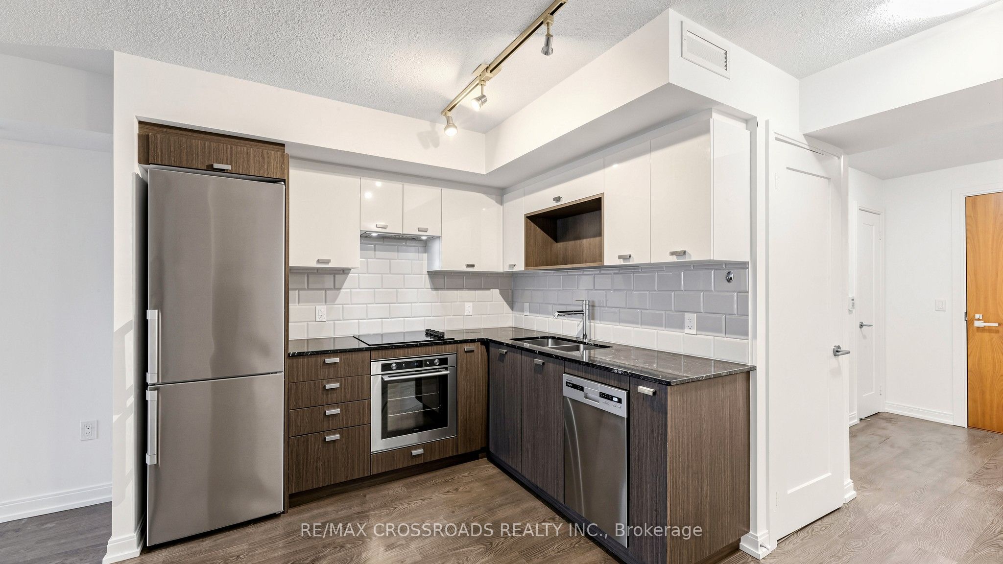 275 Village Green Square 525 Property Photo 15