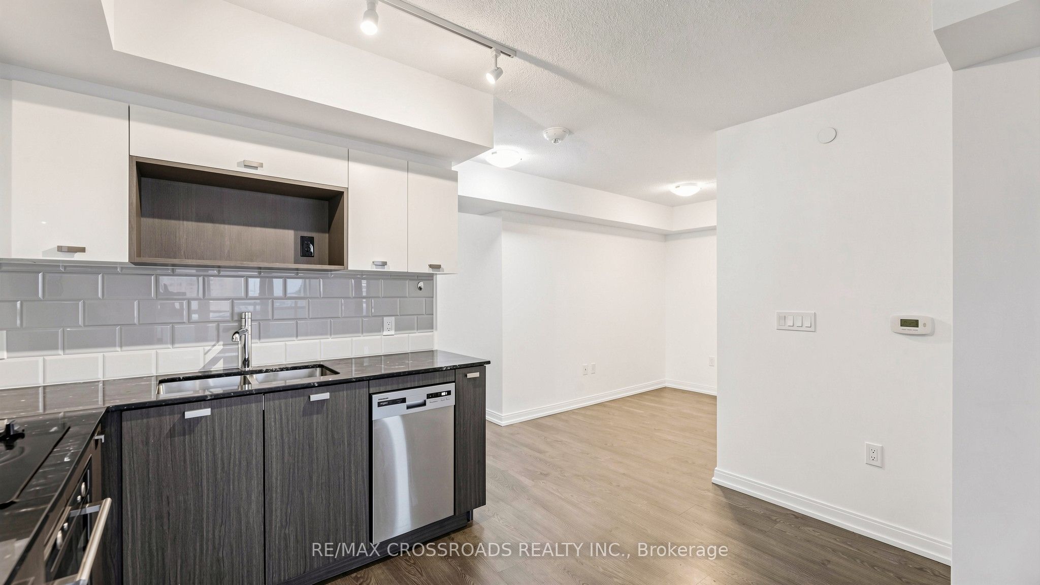 275 Village Green Square 525 Property Photo 16