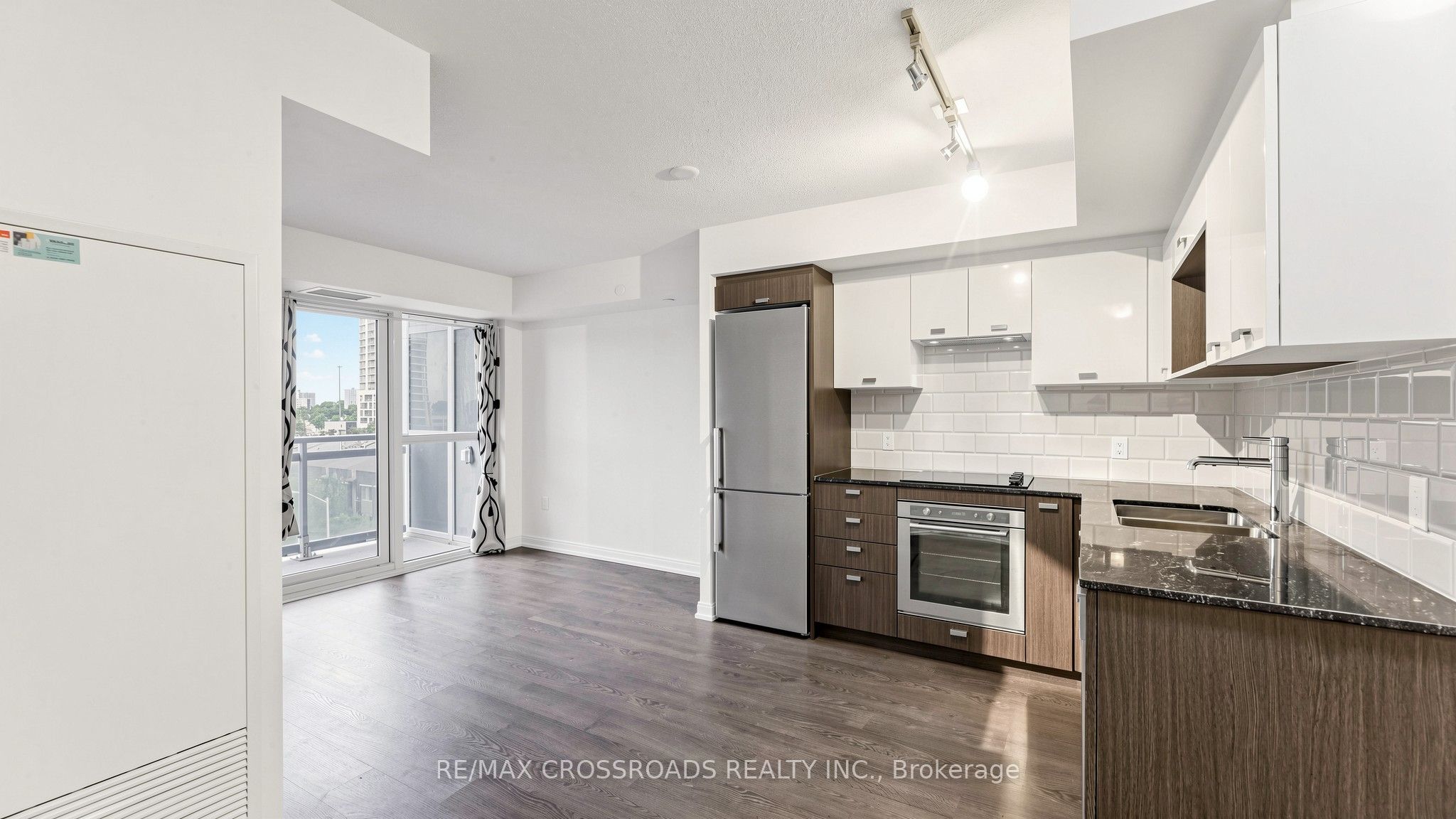 275 Village Green Square 525 Property Photo 17