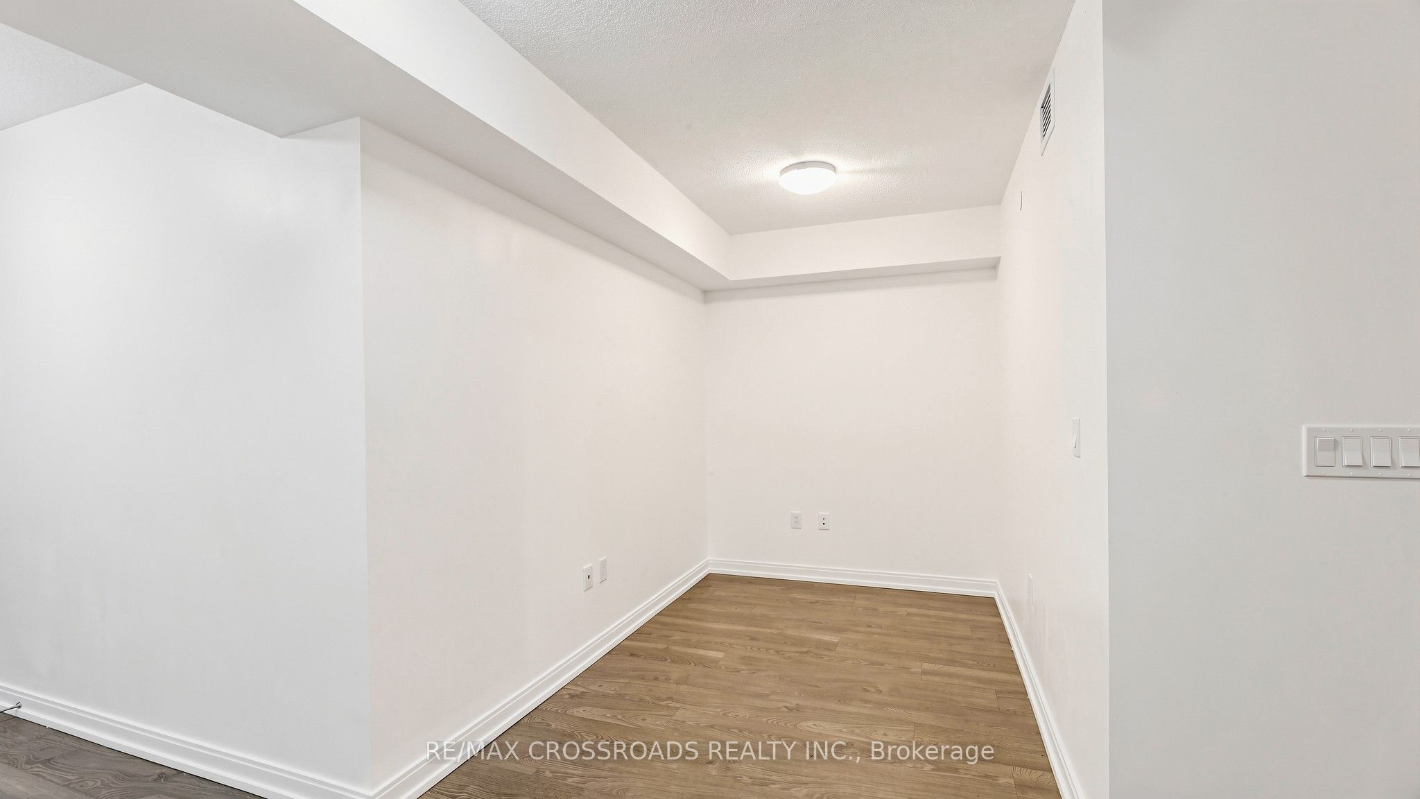 275 Village Green Square 525 Property Photo 18
