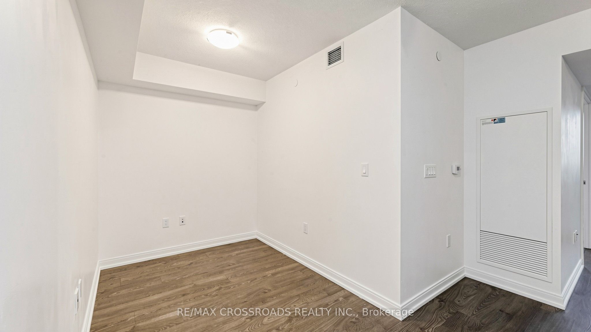 275 Village Green Square 525 Property Photo 19