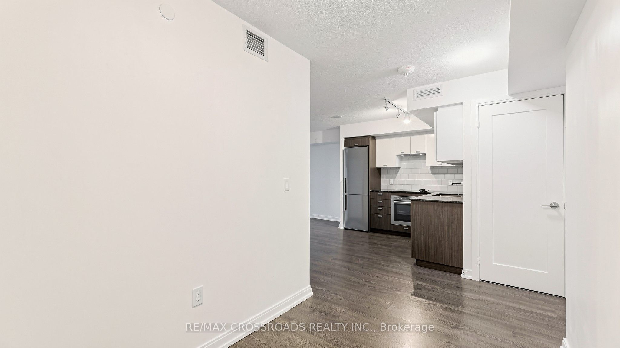 275 Village Green Square 525 Property Photo 20