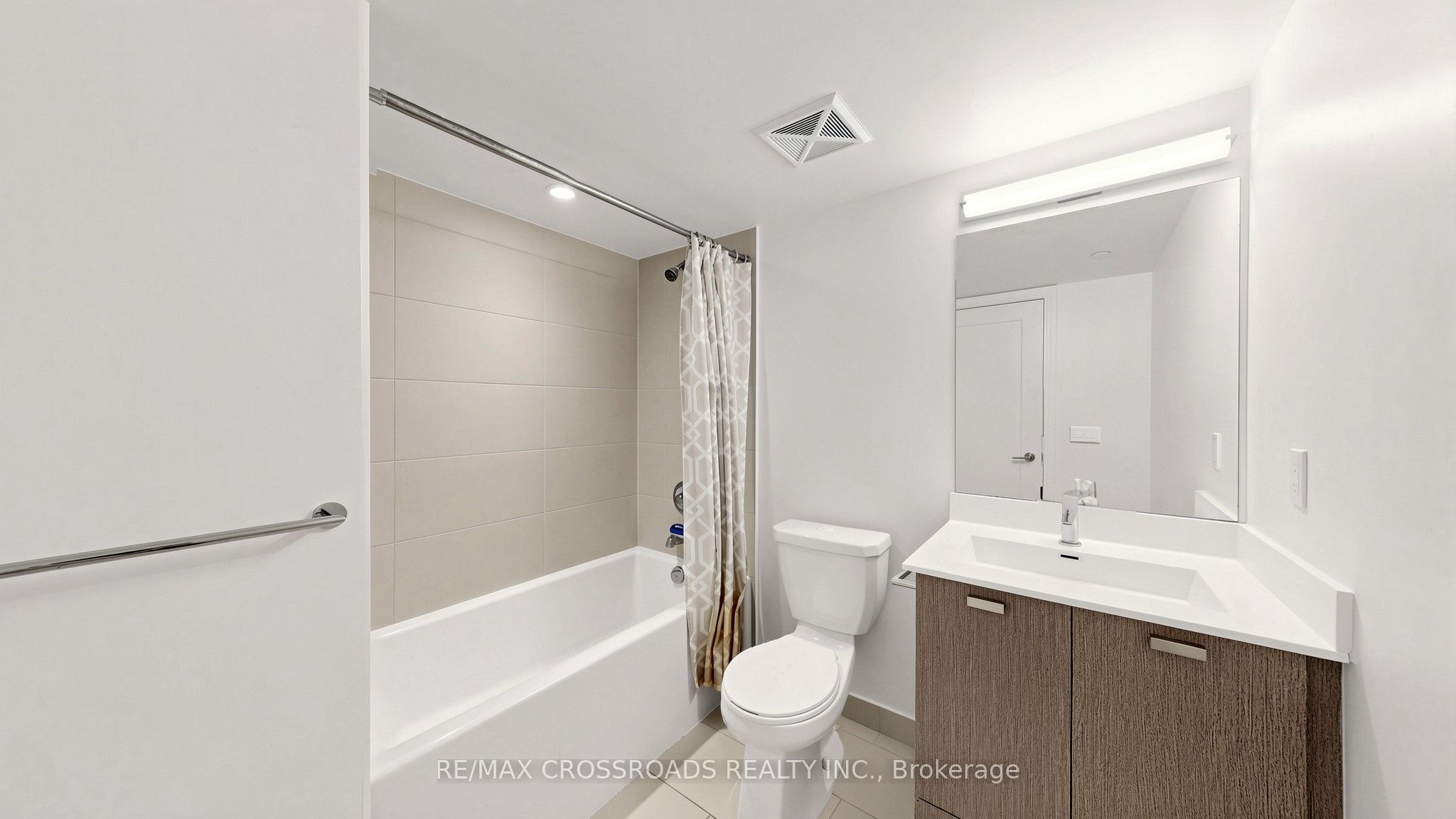 275 Village Green Square 525 Property Photo 25