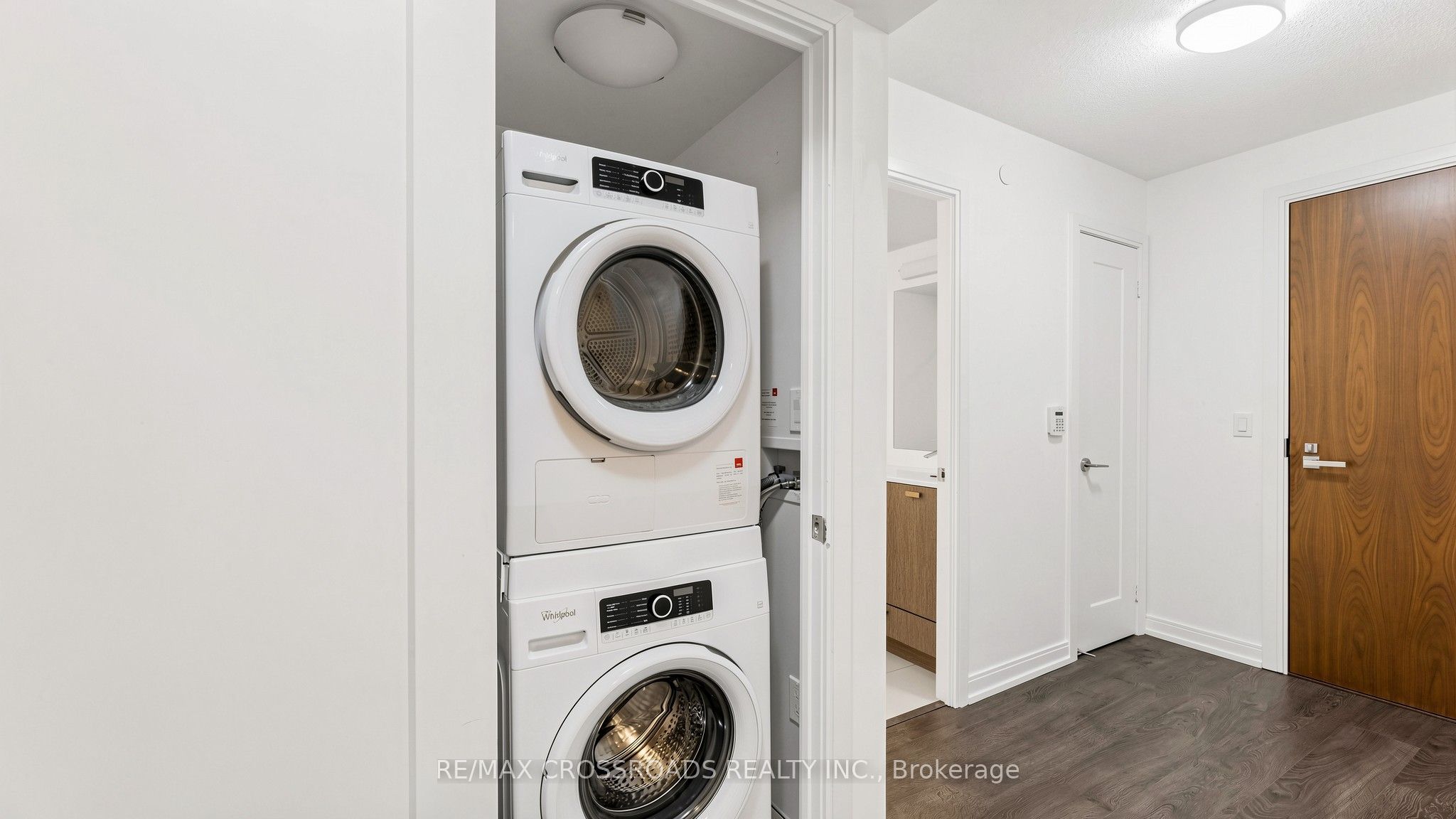 275 Village Green Square 525 Property Photo 28
