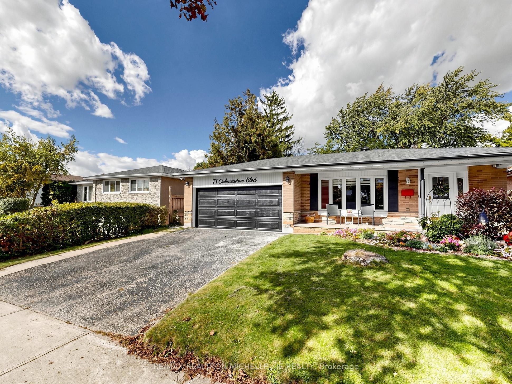 71 Oakmeadow Boulevard Property Photo 1