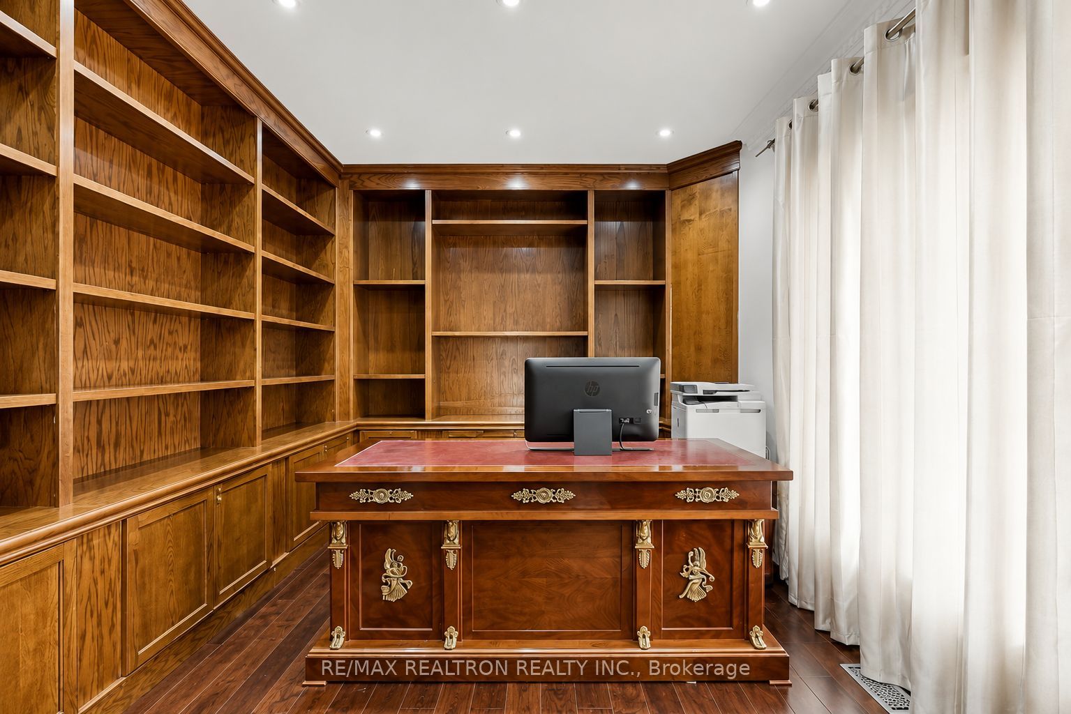 10 Bunting Court Property Photo 34