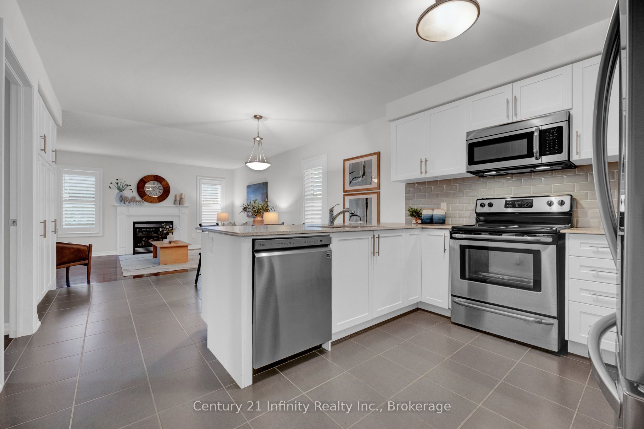 783 Ormond Drive Property Photo 8