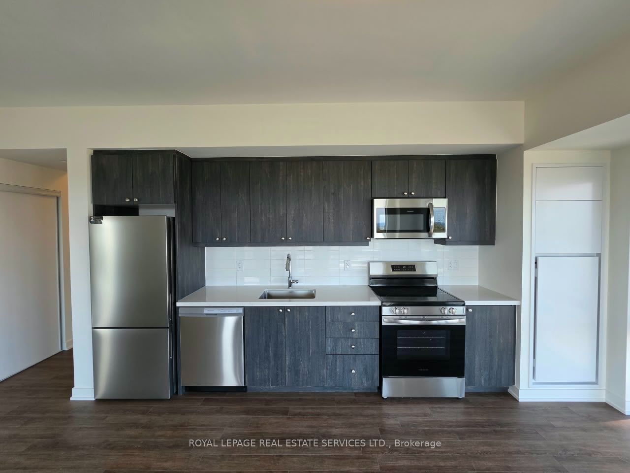 51 Clarington Boulevard 1024 Property Photo 4