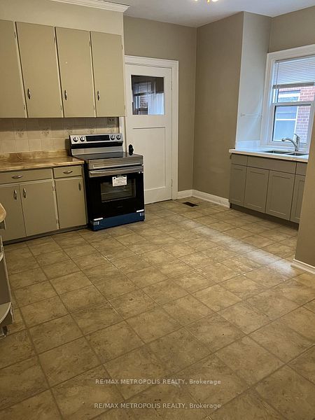 329 Ritson Road S Property Photo 8