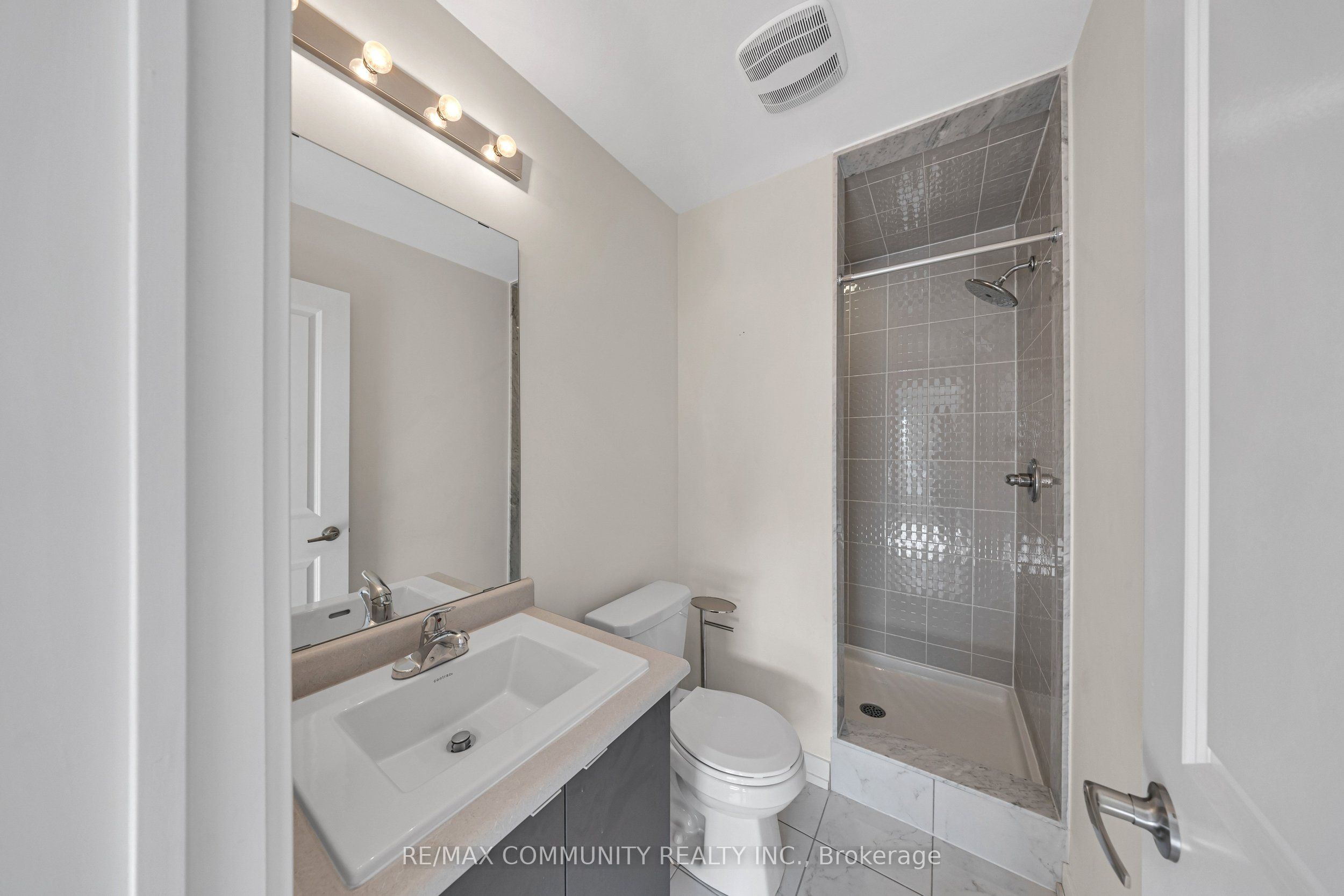 2550 Castlegate Crossing 419 Property Photo 17