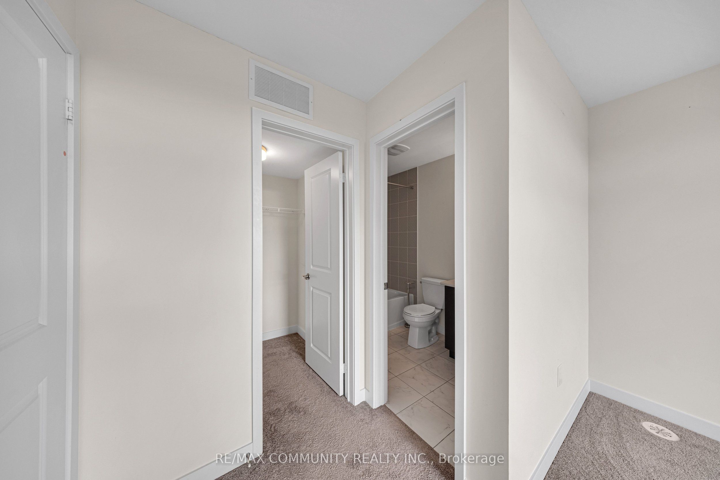 2550 Castlegate Crossing 419 Property Photo 18