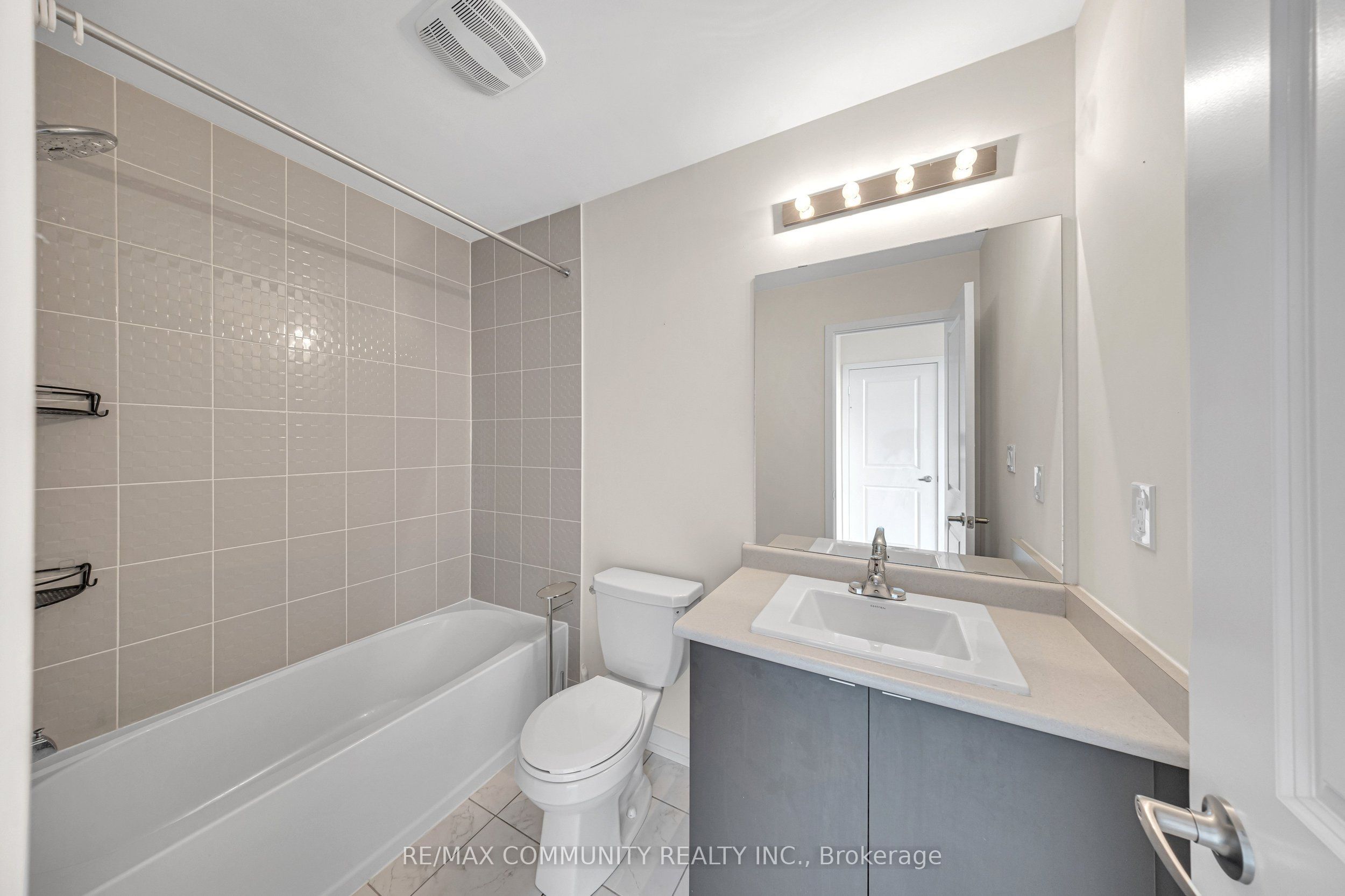 2550 Castlegate Crossing 419 Property Photo 19