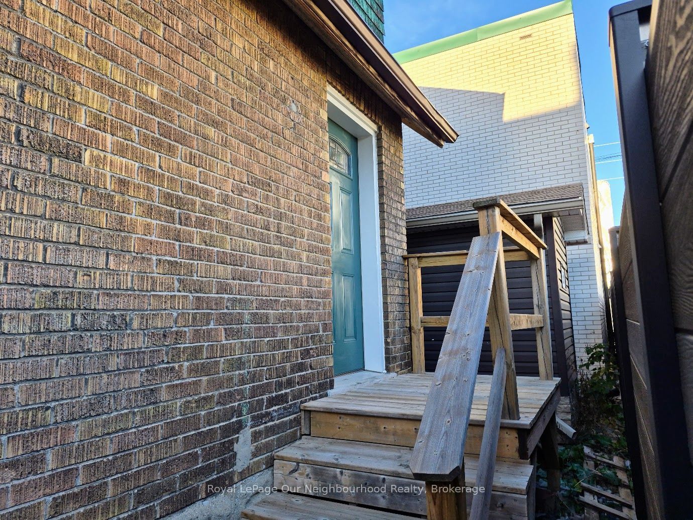 11 Colborne Street W Main Property Photo 1