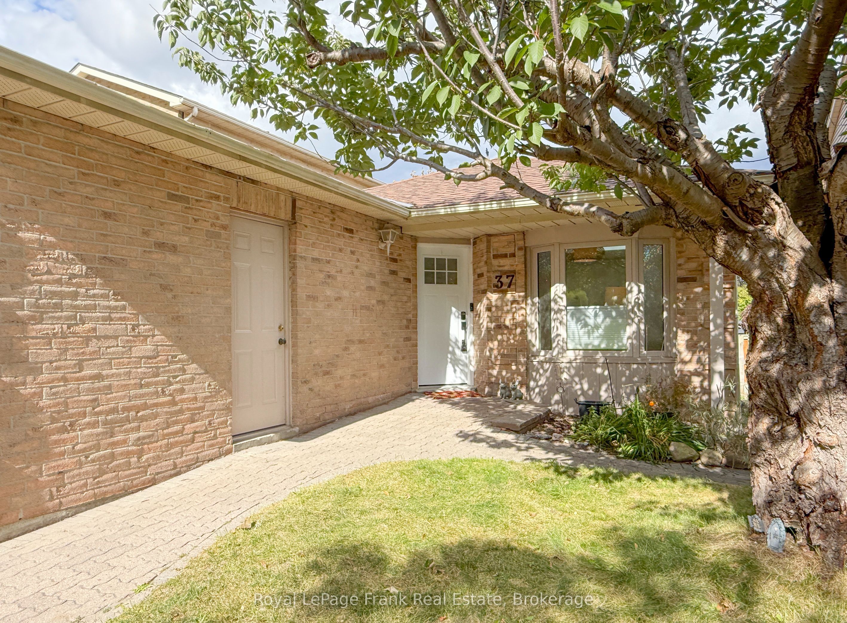37 Angus Drive Property Photo 3