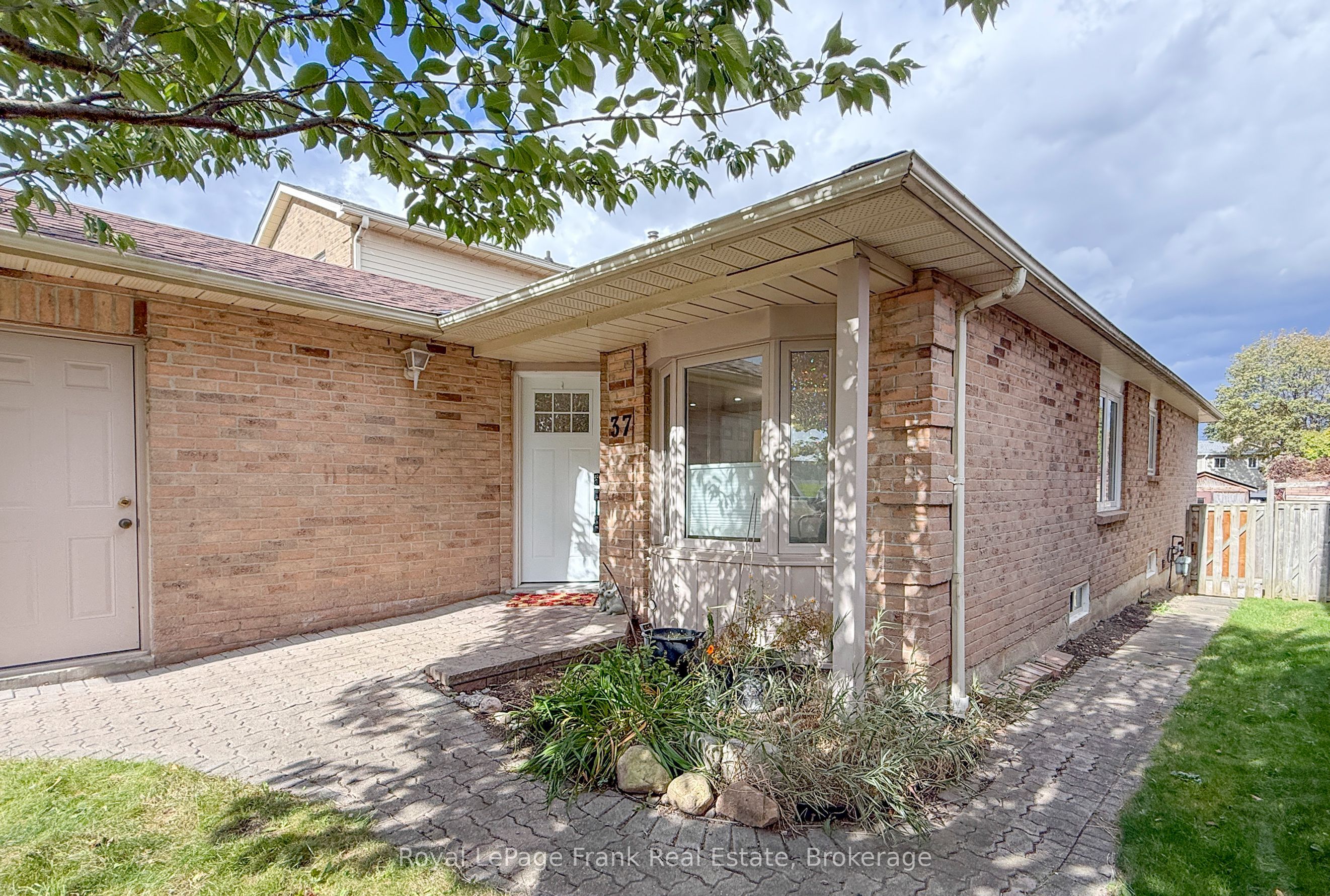 37 Angus Drive Property Photo 5