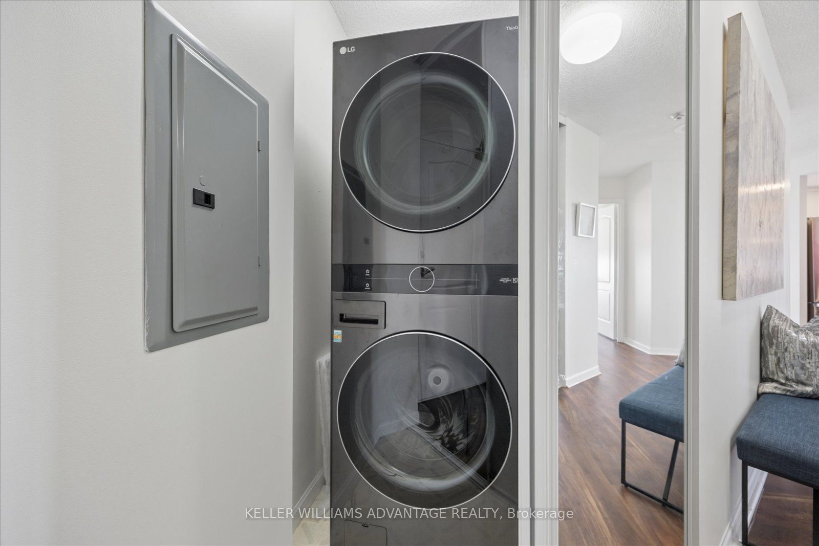 712 Rossland Road E 903 Property Photo 17