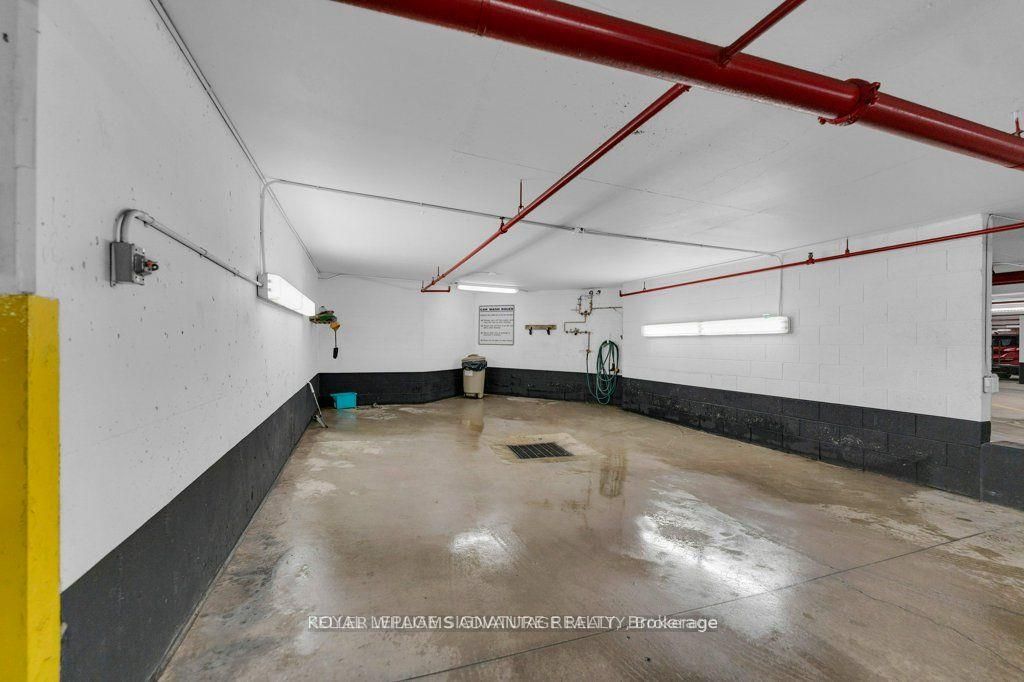712 Rossland Road E 903 Property Photo 24