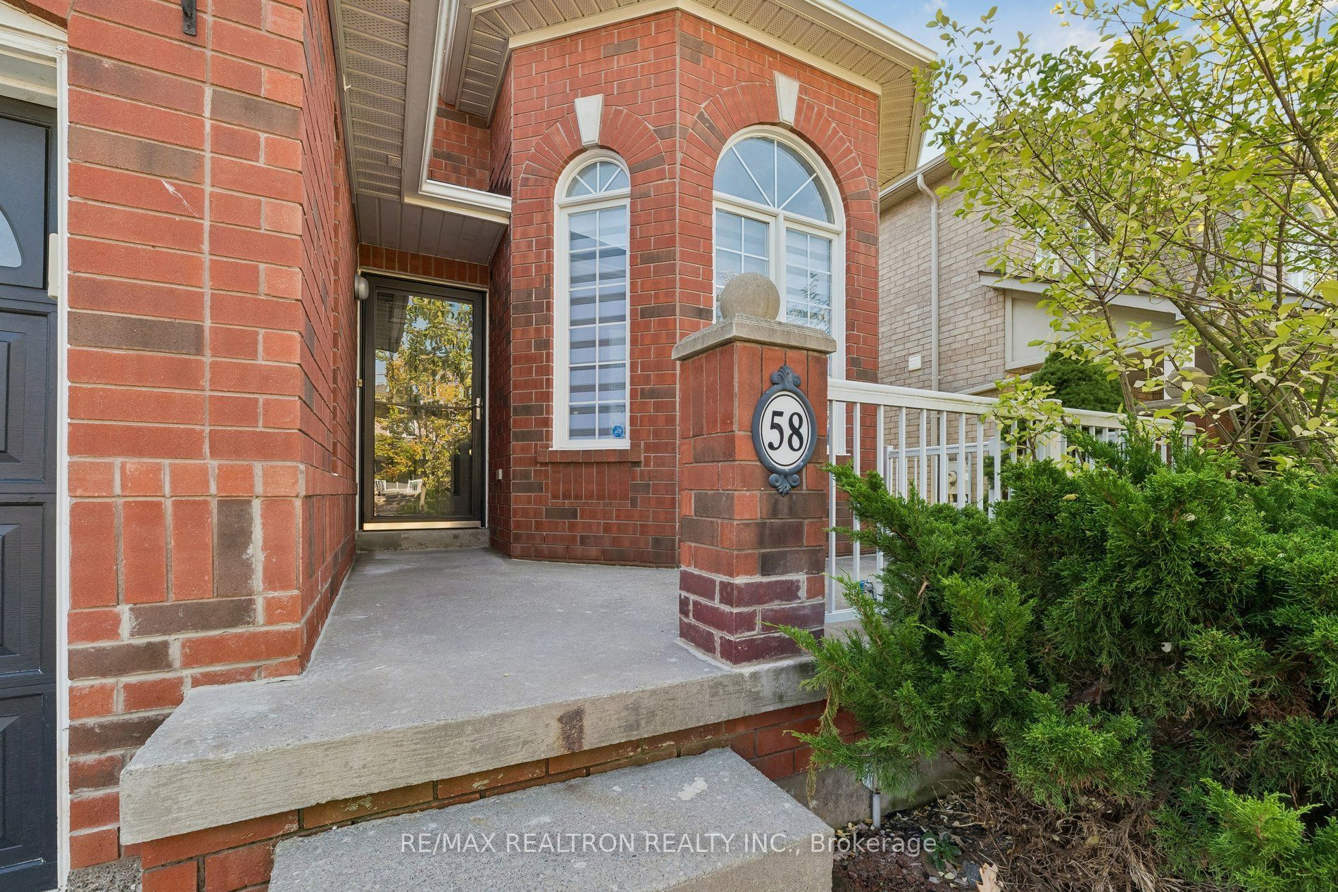 58 Lurosa Crescent Property Photo 4