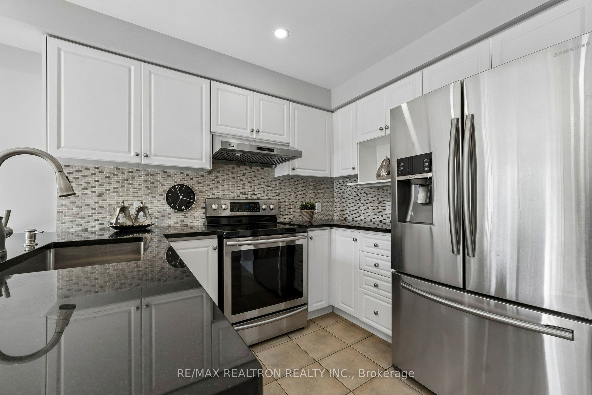 58 Lurosa Crescent Property Photo 16