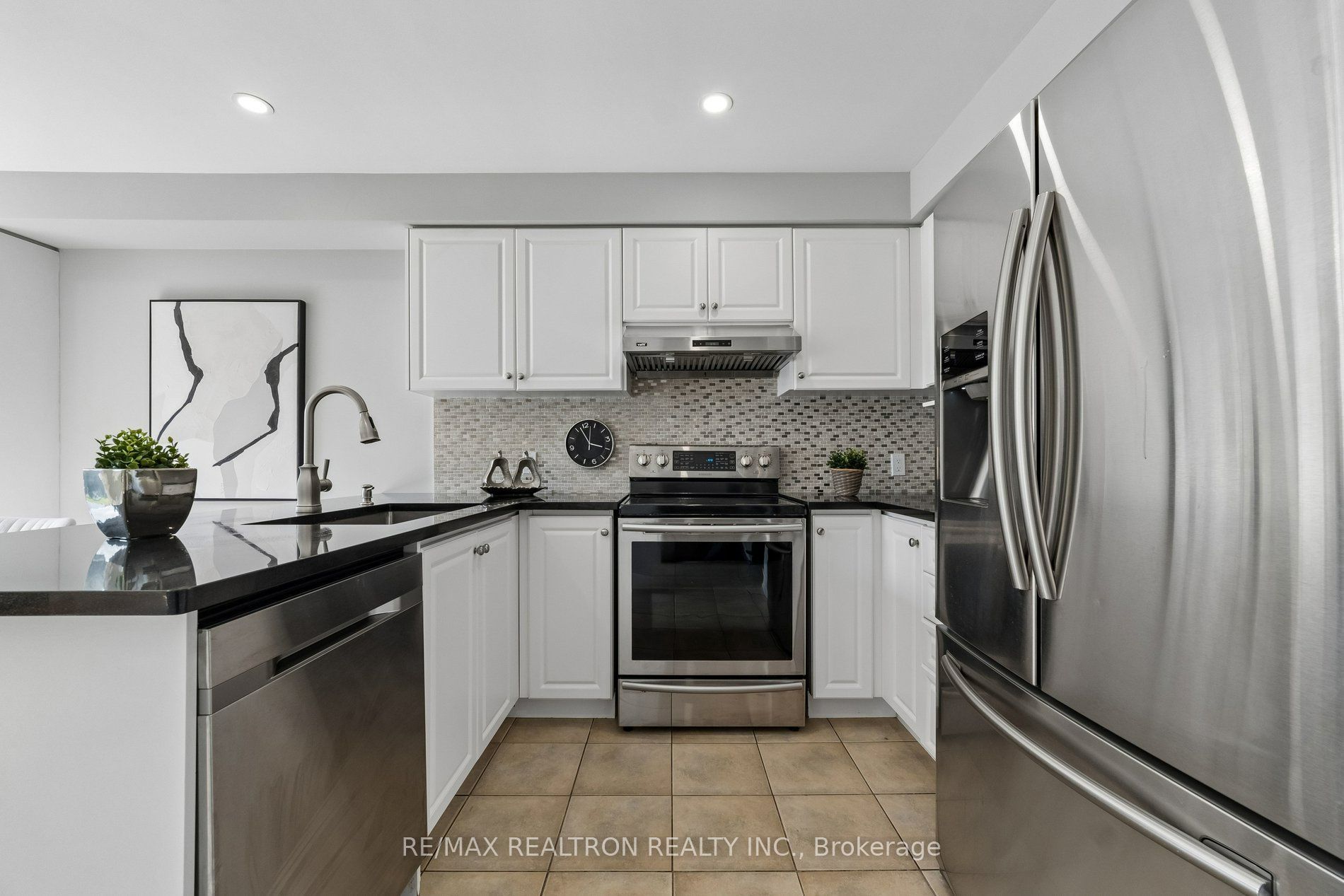 58 Lurosa Crescent Property Photo 18