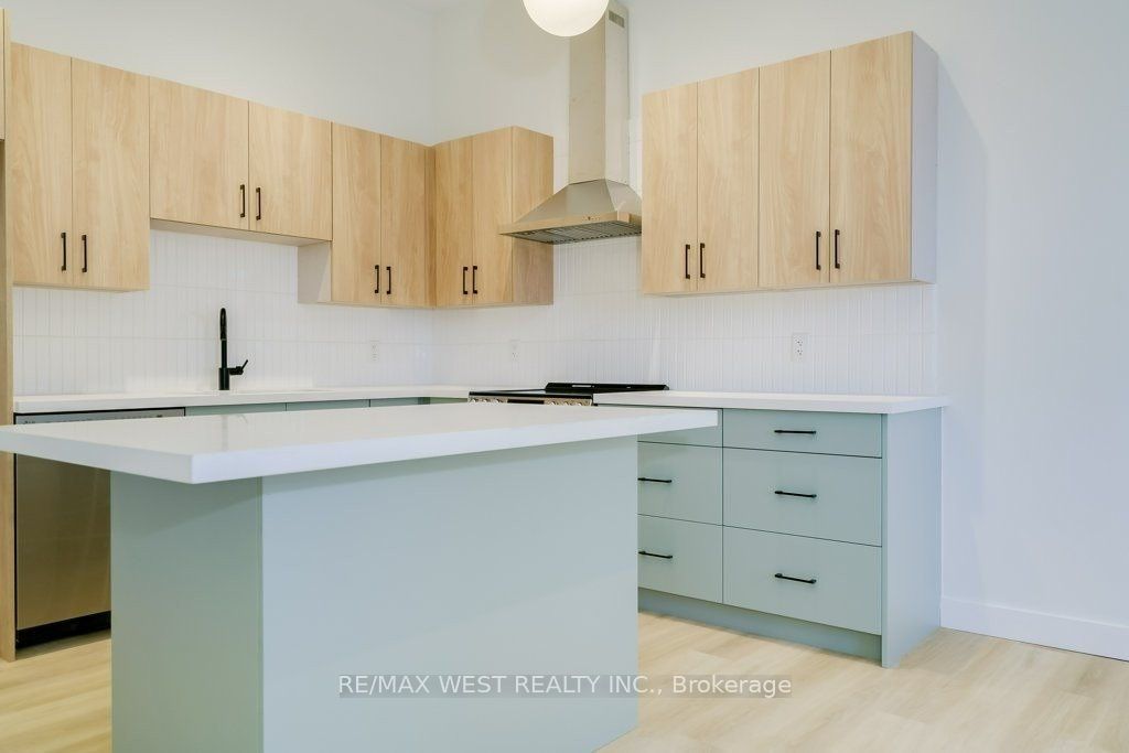 2083 Danforth Avenue 202 Property Photo 3