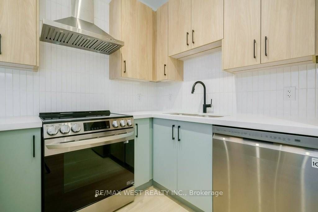 2083 Danforth Avenue 202 Property Photo 4