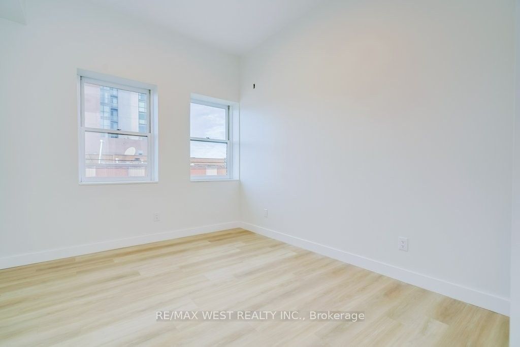 2083 Danforth Avenue 202 Property Photo 5