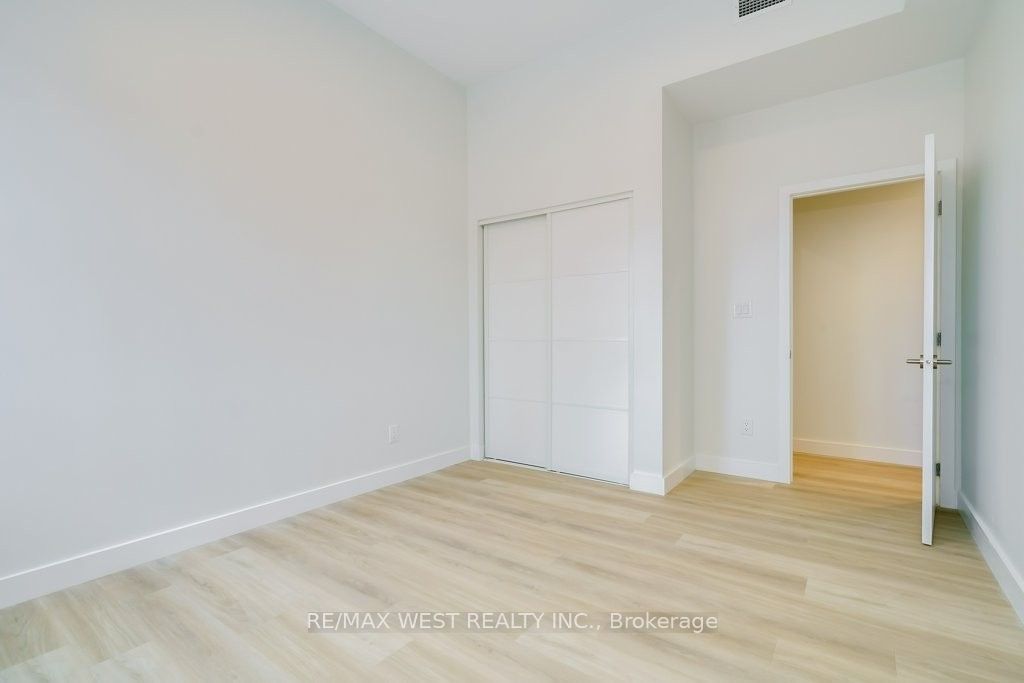 2083 Danforth Avenue 202 Property Photo 6